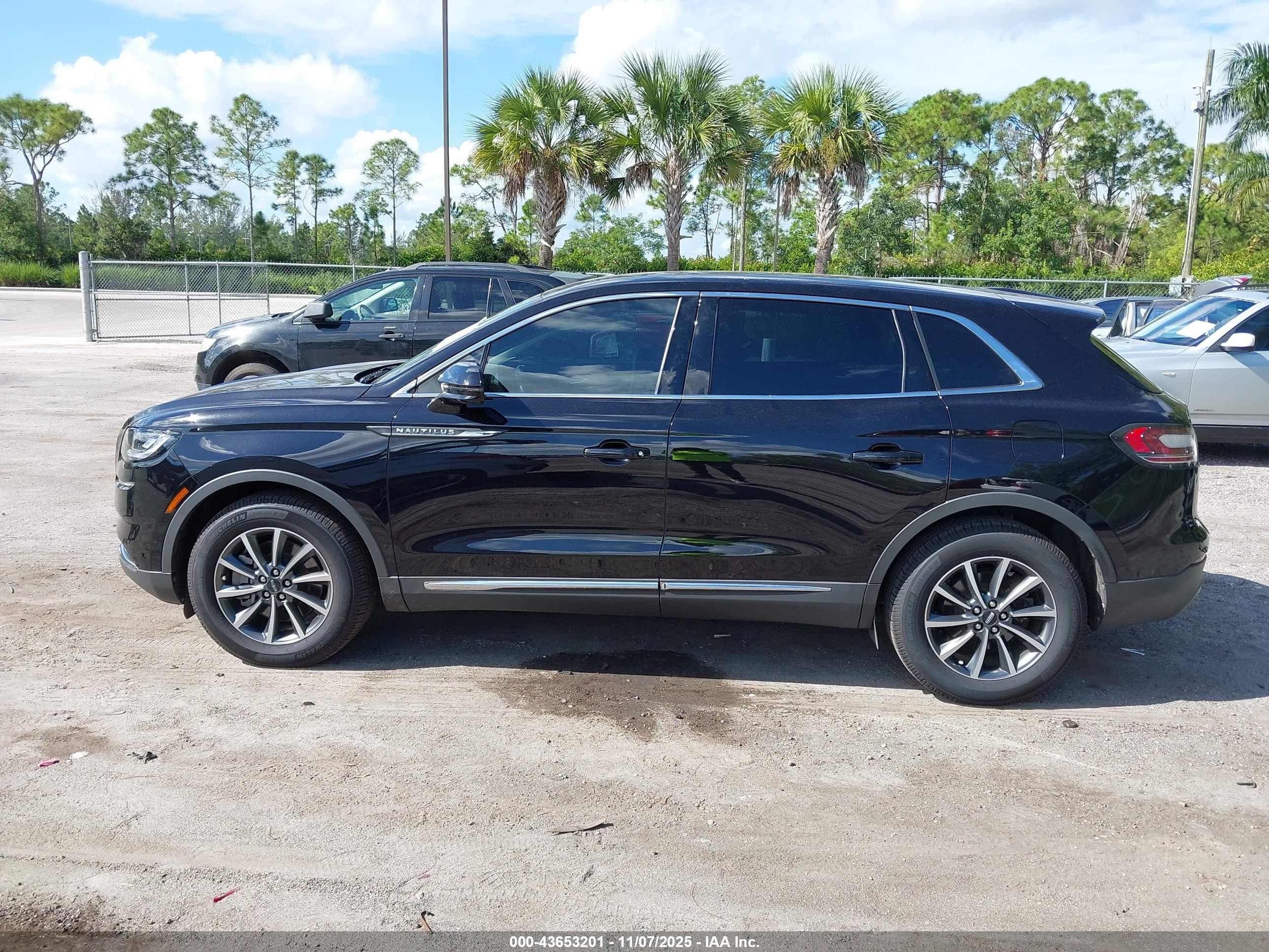 2021 Lincoln Nautilus Standard Black vin: 2LMPJ6J92MBL04320