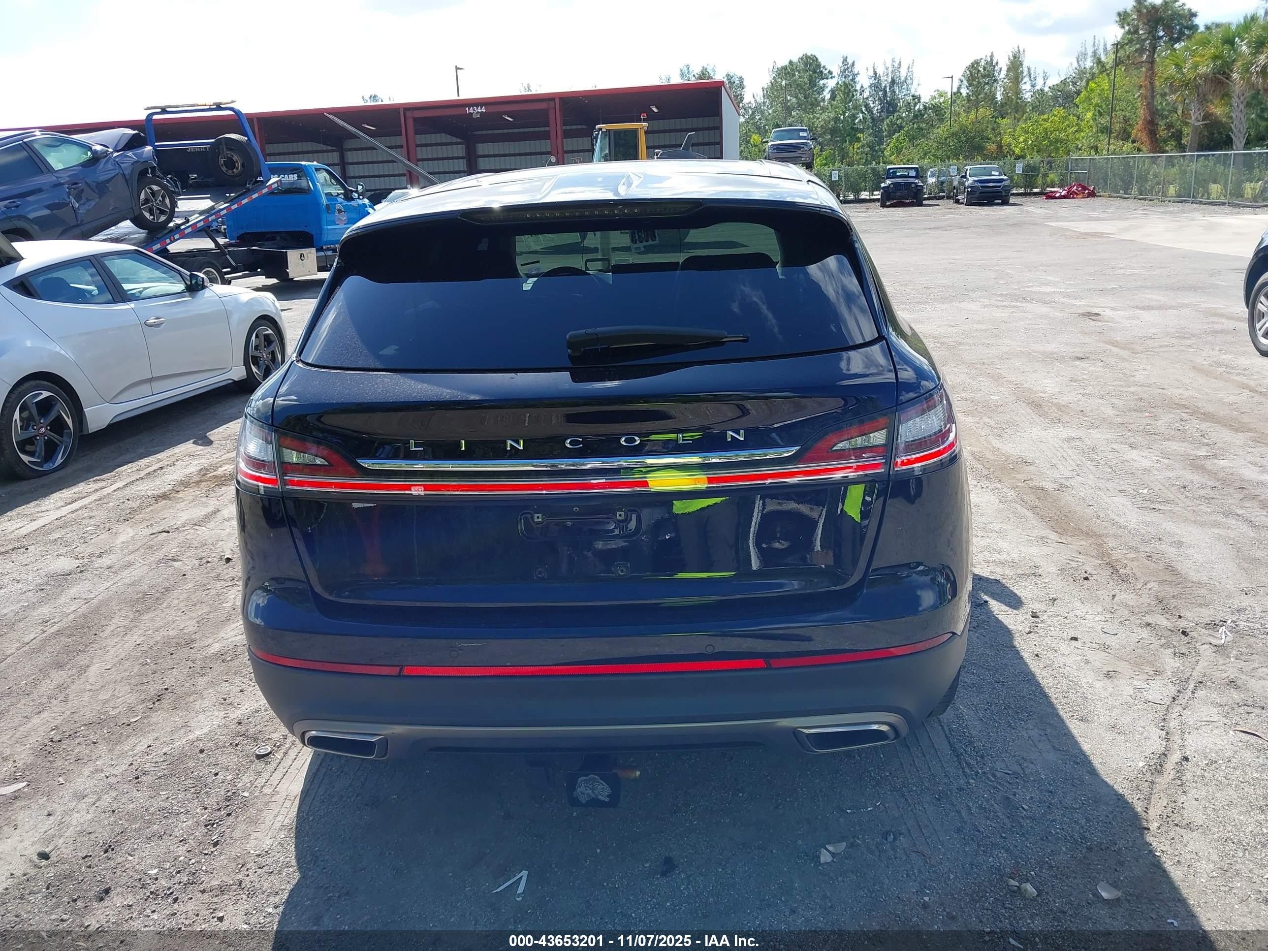 2021 Lincoln Nautilus Standard Black vin: 2LMPJ6J92MBL04320