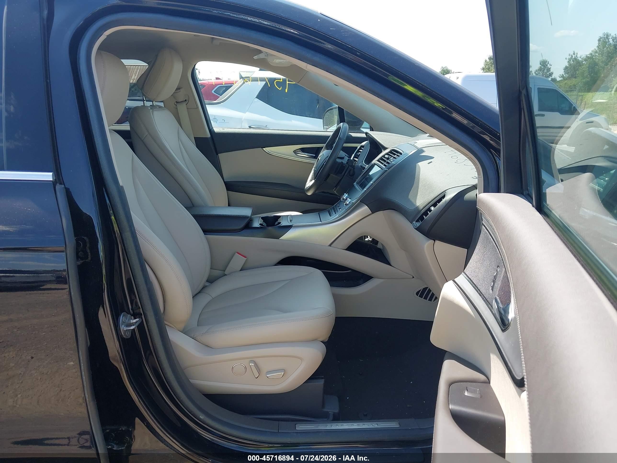 2020 Lincoln Nautilus Standard Black vin: 2LMPJ6J93LBL30567