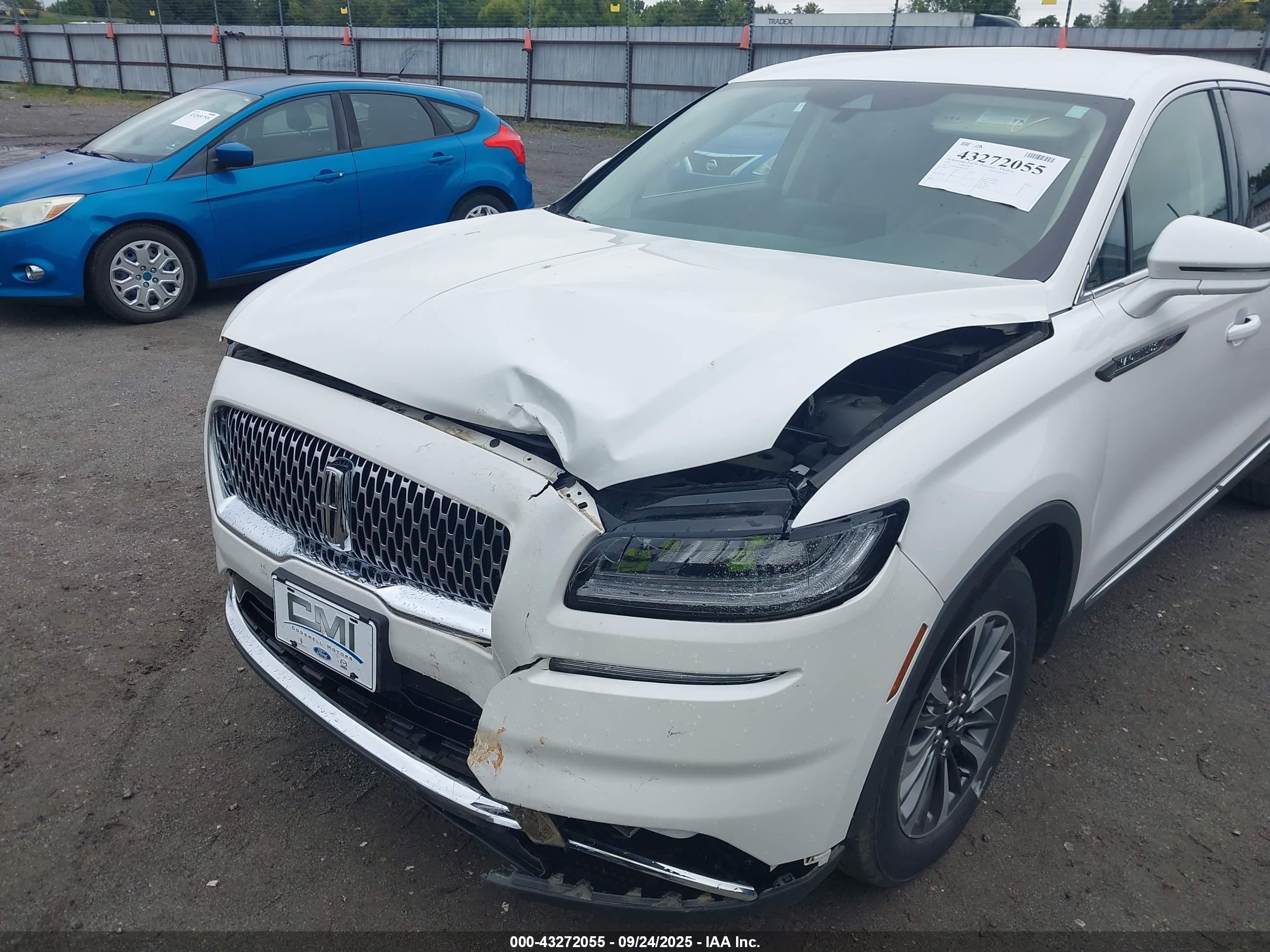 2022 Lincoln Nautilus Standard White vin: 2LMPJ6J96NBL16875