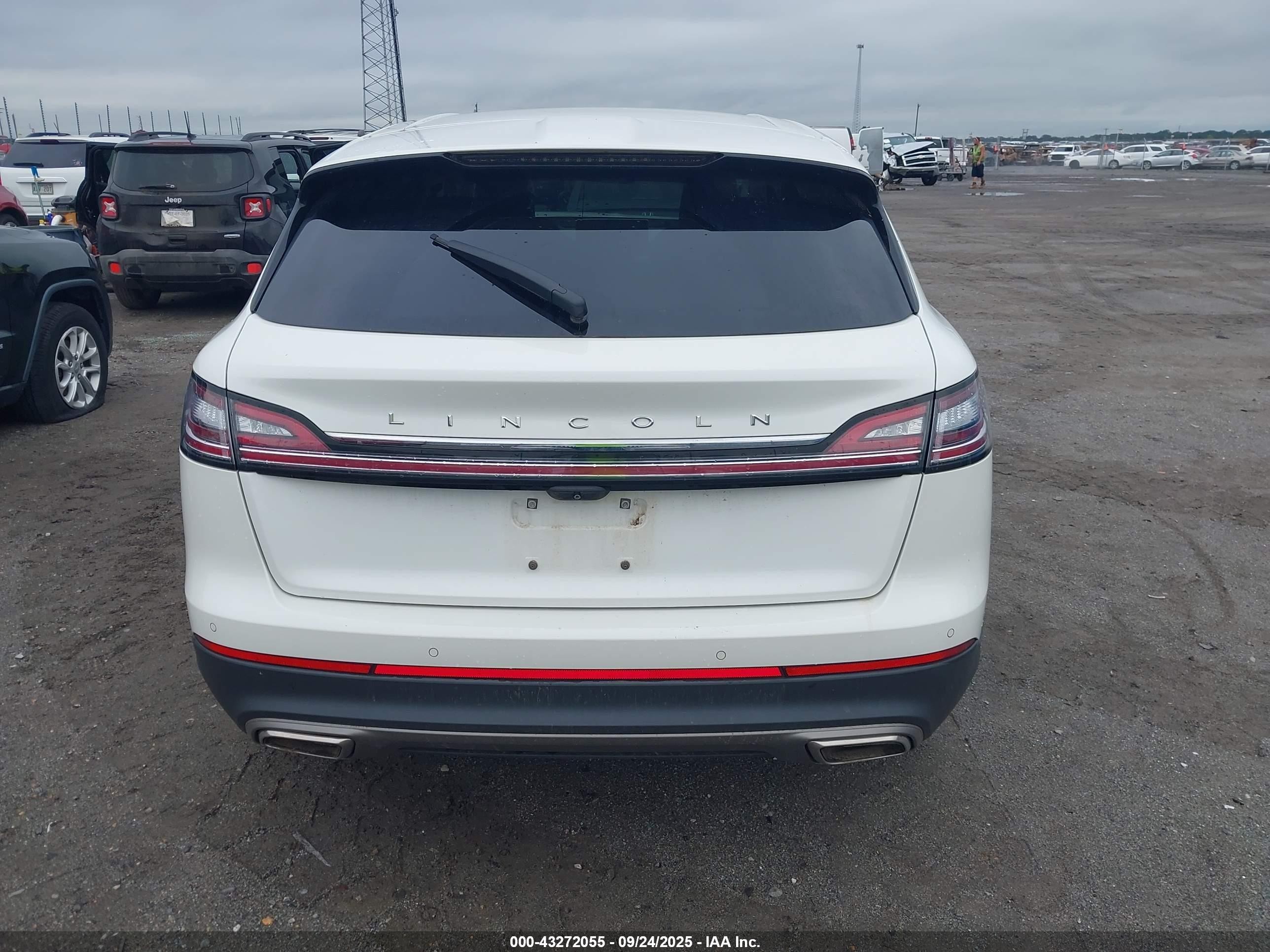 2022 Lincoln Nautilus Standard White vin: 2LMPJ6J96NBL16875