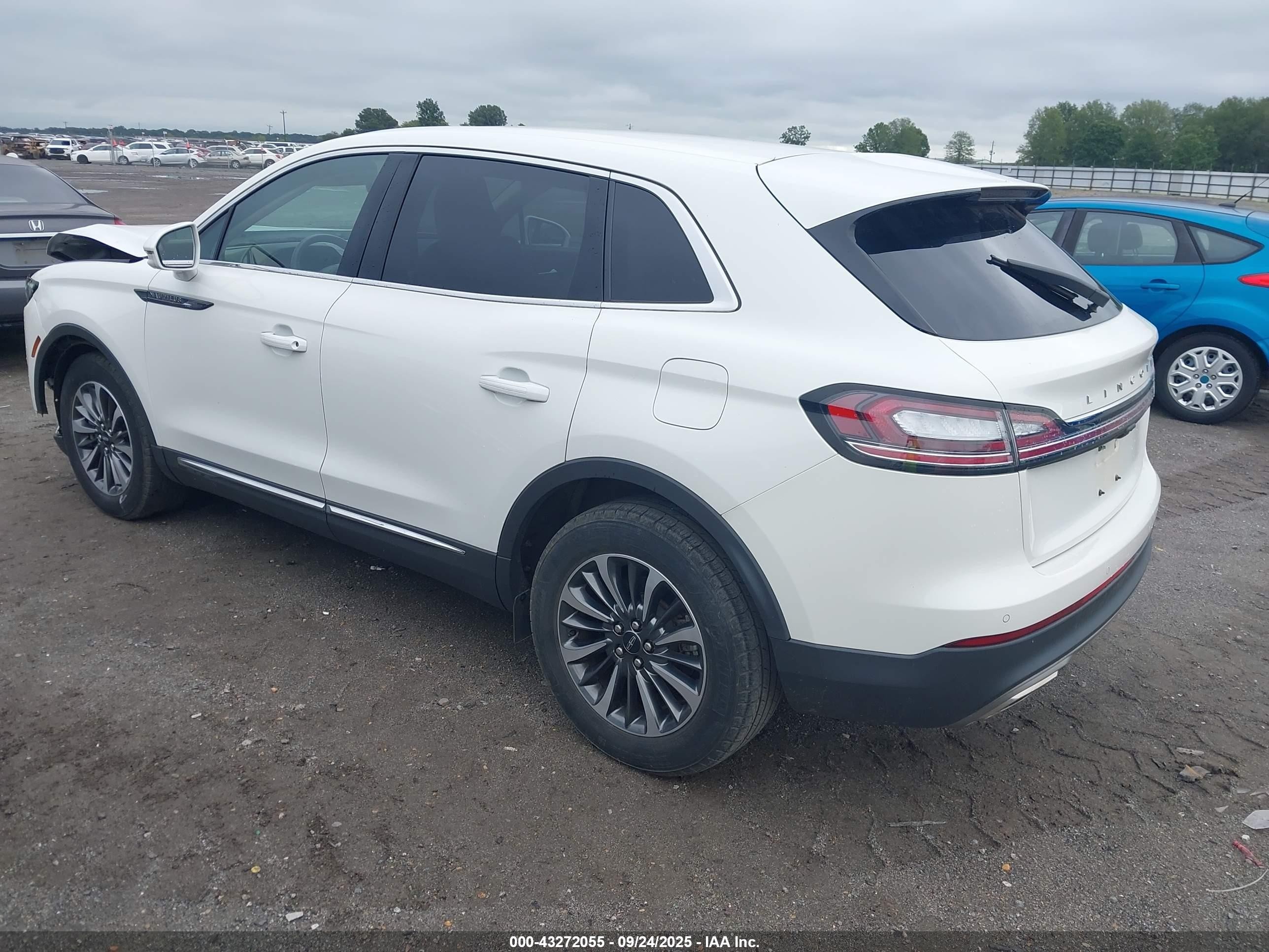 2022 Lincoln Nautilus Standard White vin: 2LMPJ6J96NBL16875