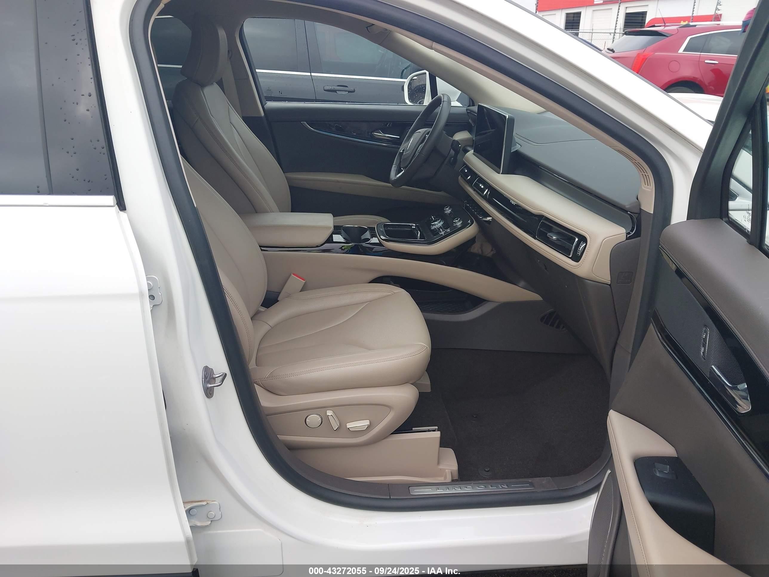 2022 Lincoln Nautilus Standard White vin: 2LMPJ6J96NBL16875