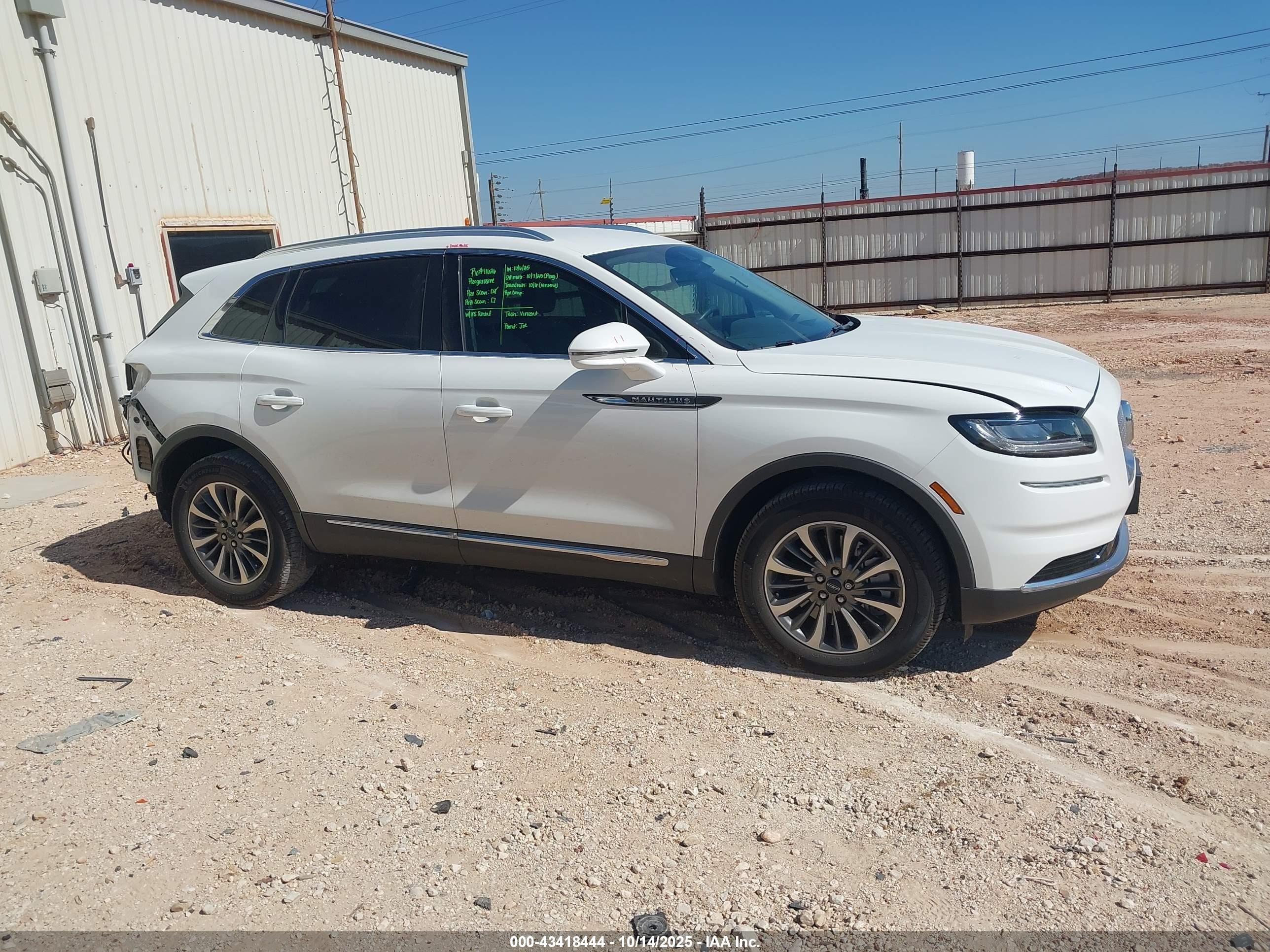 2022 Lincoln Nautilus Standard White vin: 2LMPJ6J98NBL14366