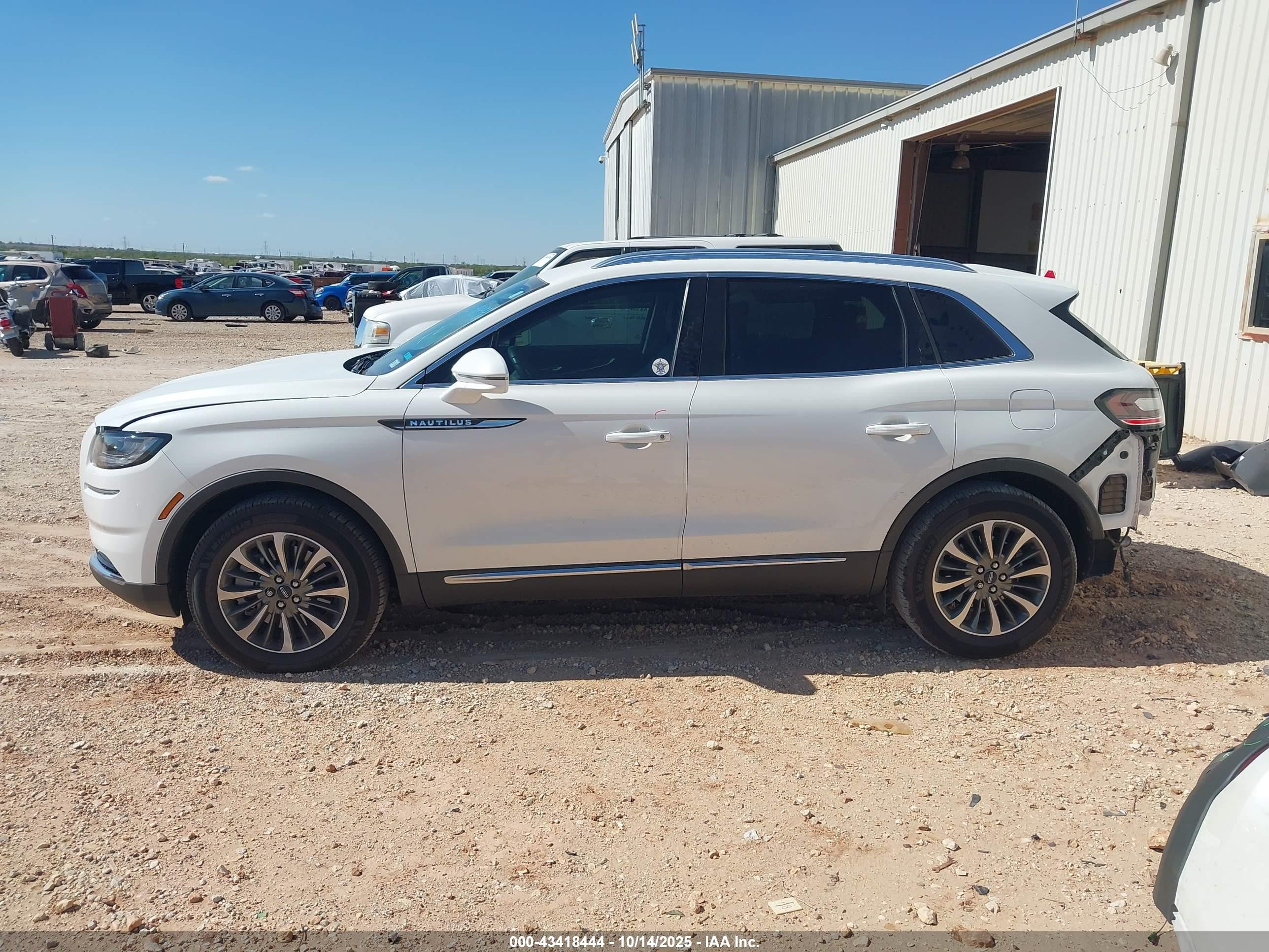 2022 Lincoln Nautilus Standard White vin: 2LMPJ6J98NBL14366