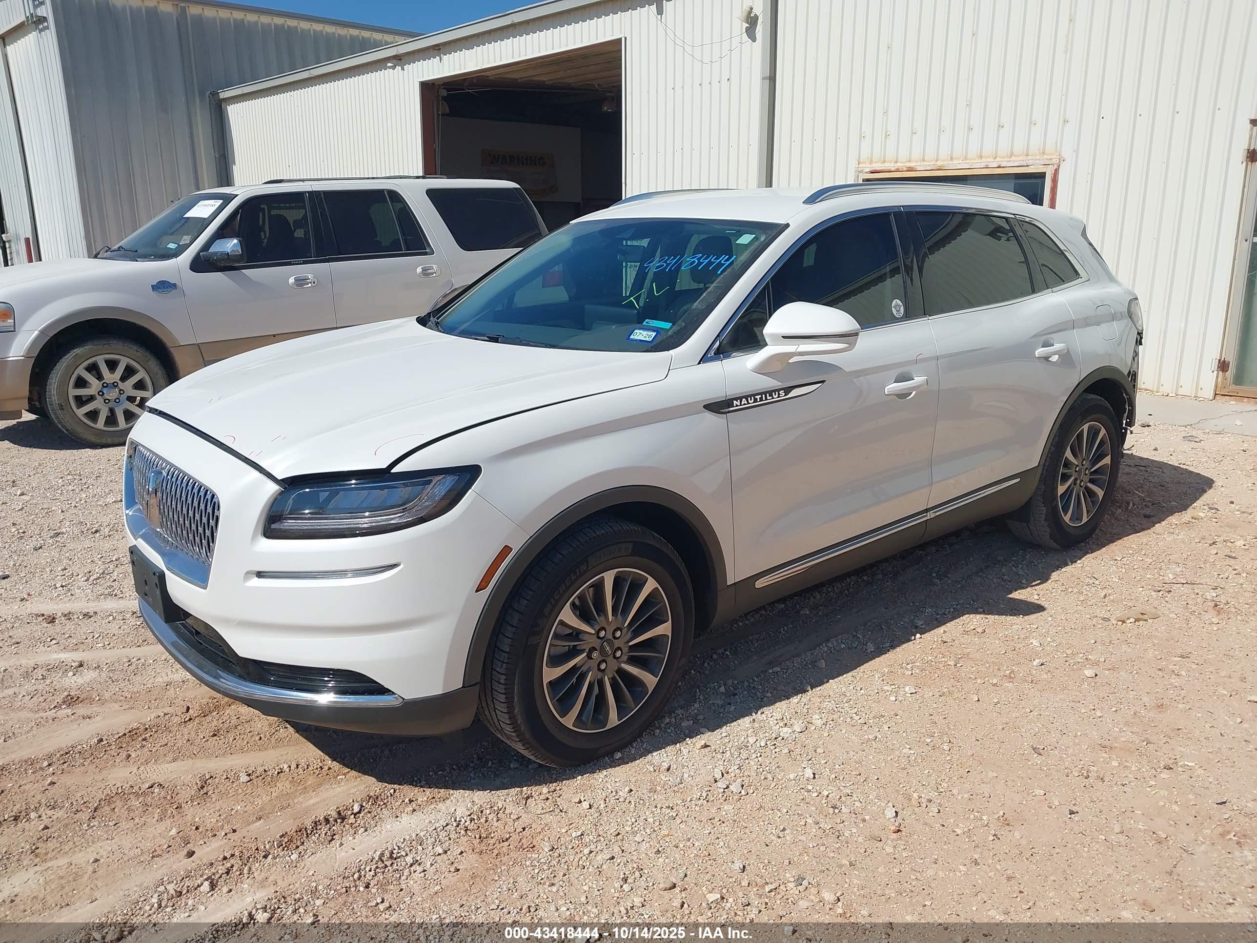 2022 Lincoln Nautilus Standard White vin: 2LMPJ6J98NBL14366