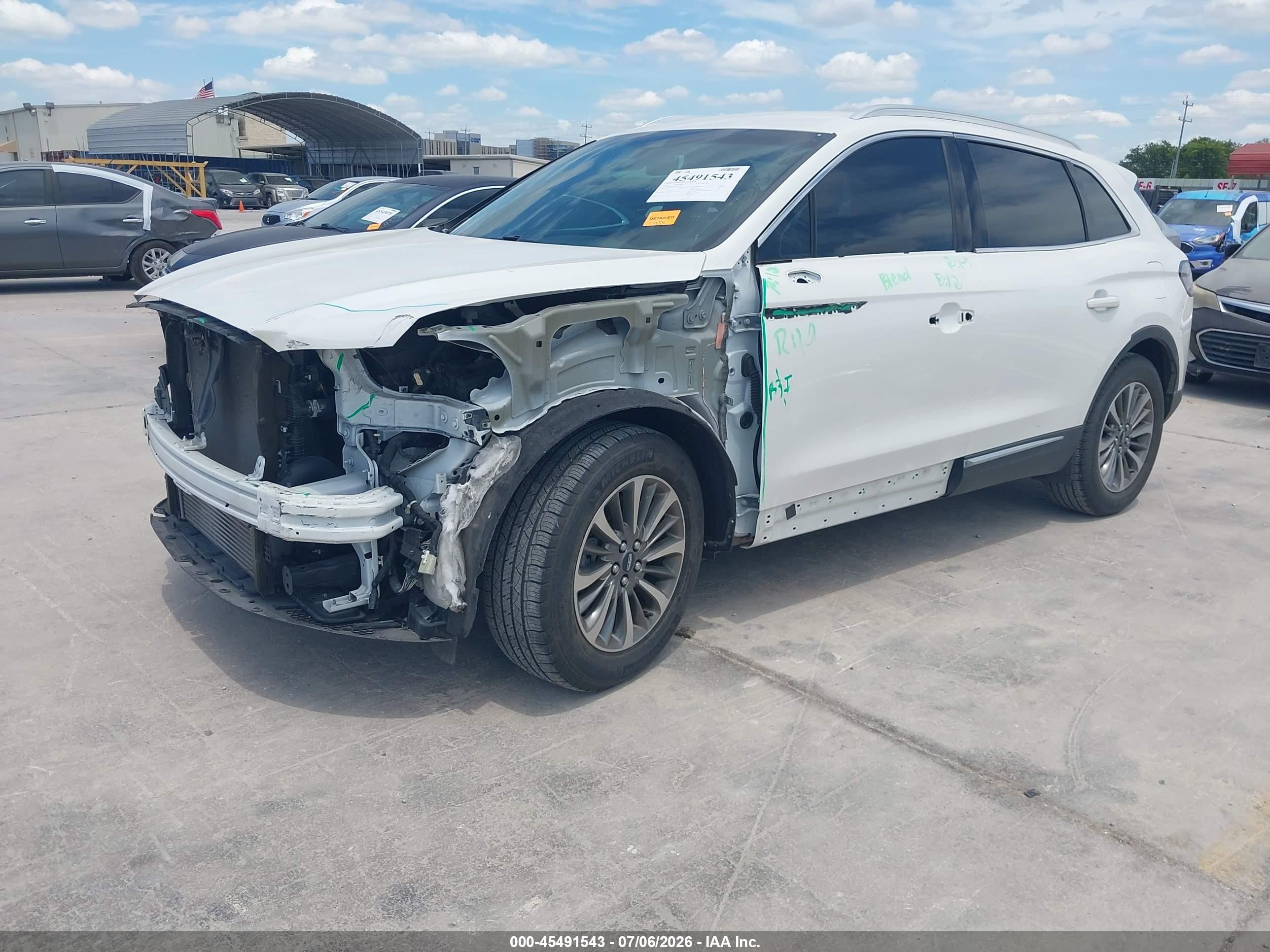 2020 Lincoln Nautilus Standard White vin: 2LMPJ6J9XLBL04600
