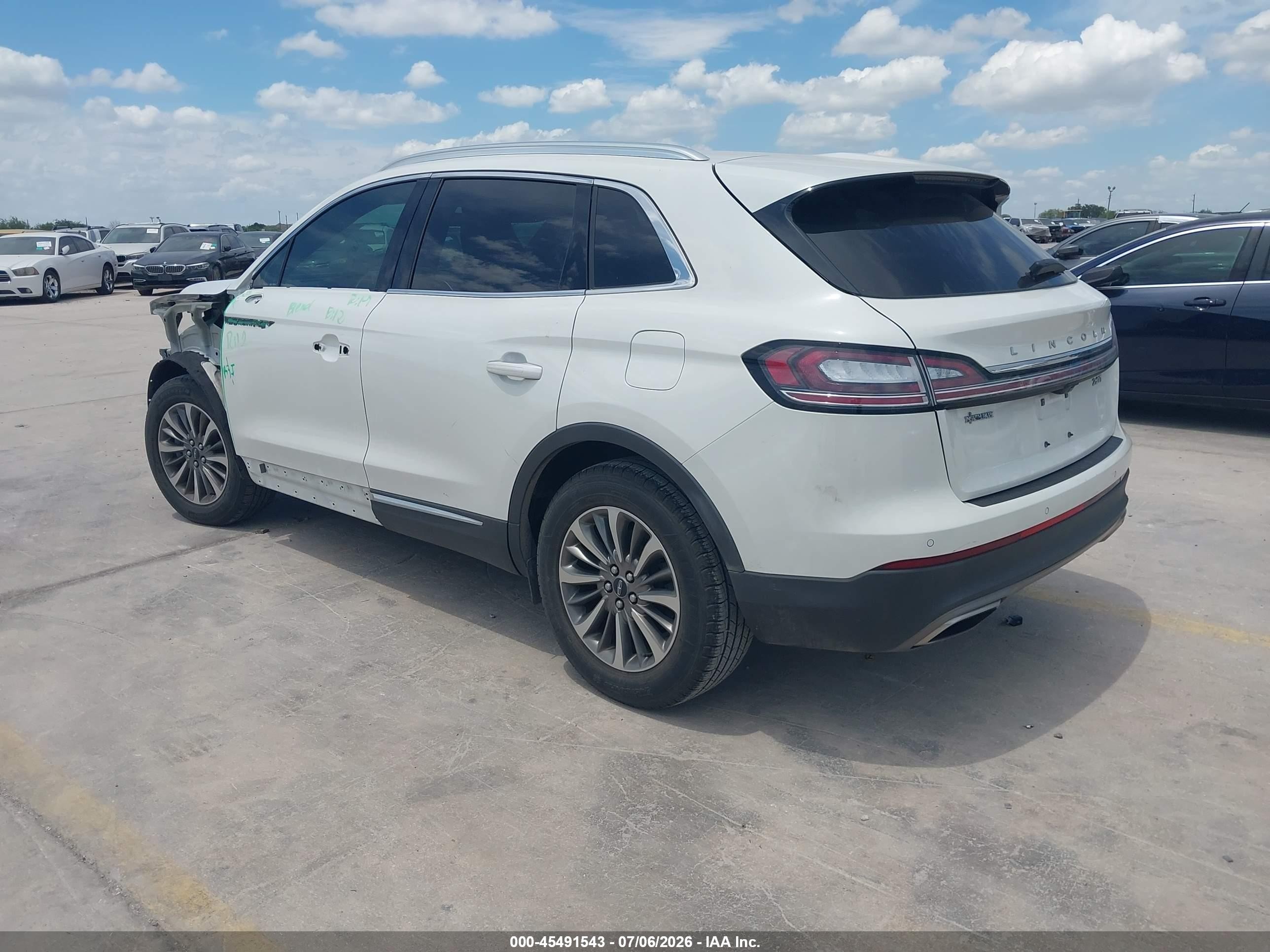 2020 Lincoln Nautilus Standard White vin: 2LMPJ6J9XLBL04600