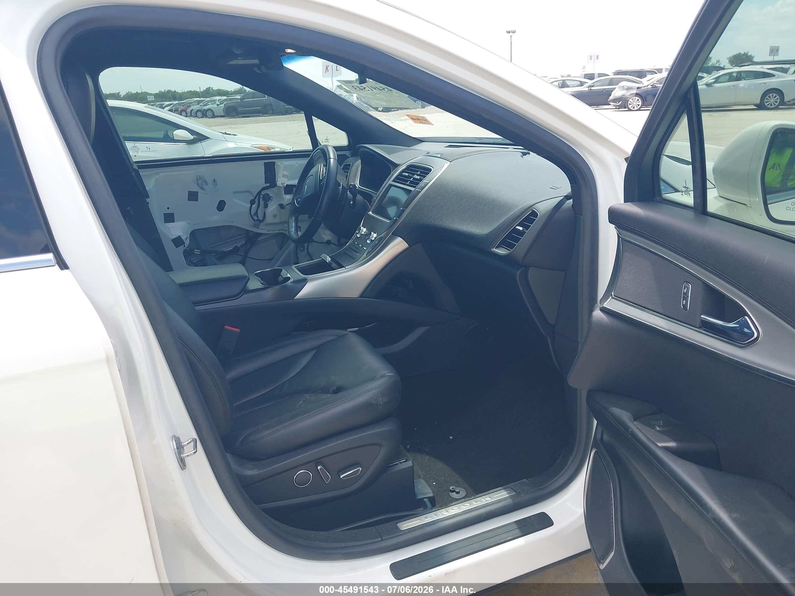 2020 Lincoln Nautilus Standard White vin: 2LMPJ6J9XLBL04600
