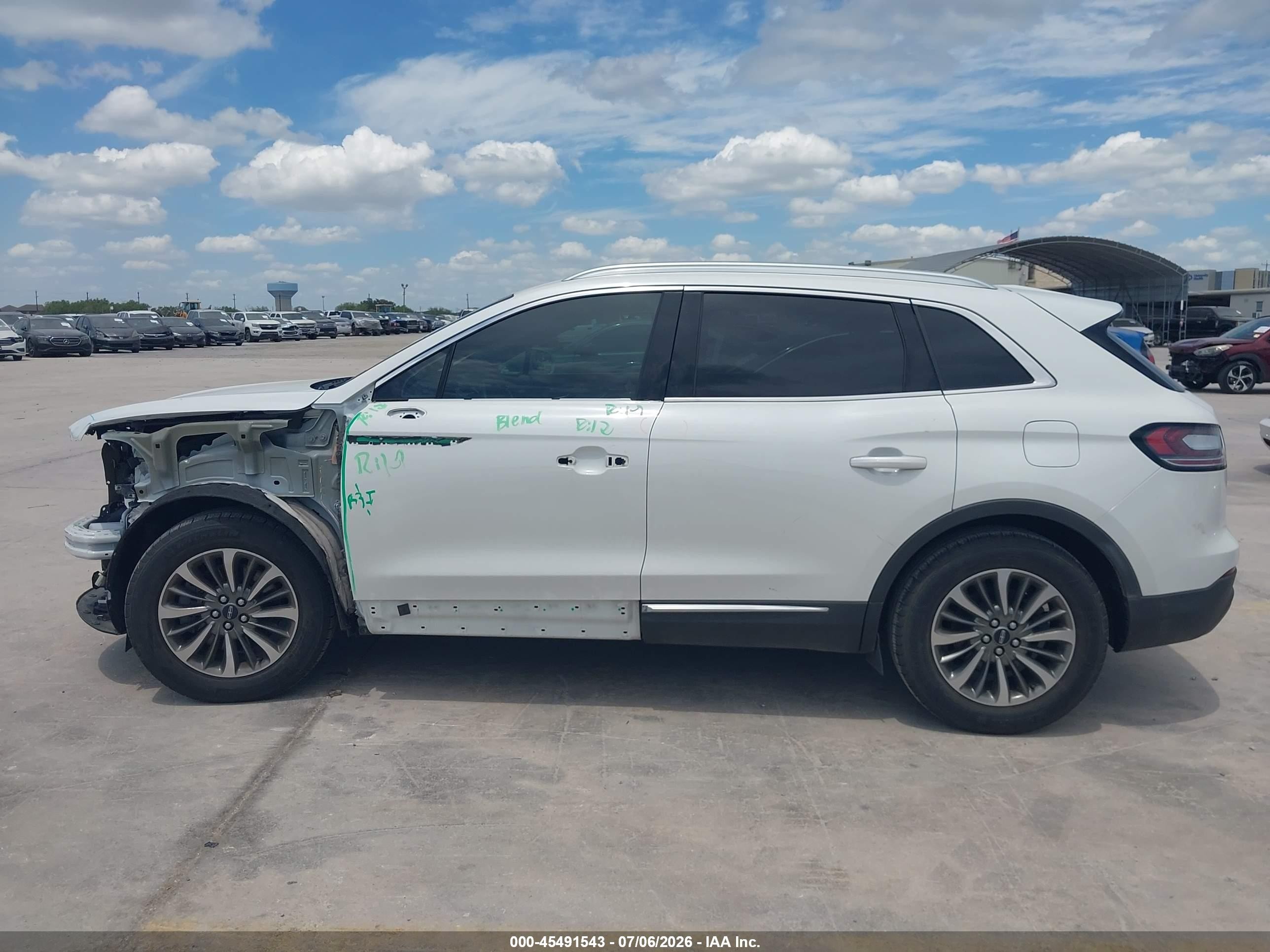 2020 Lincoln Nautilus Standard White vin: 2LMPJ6J9XLBL04600