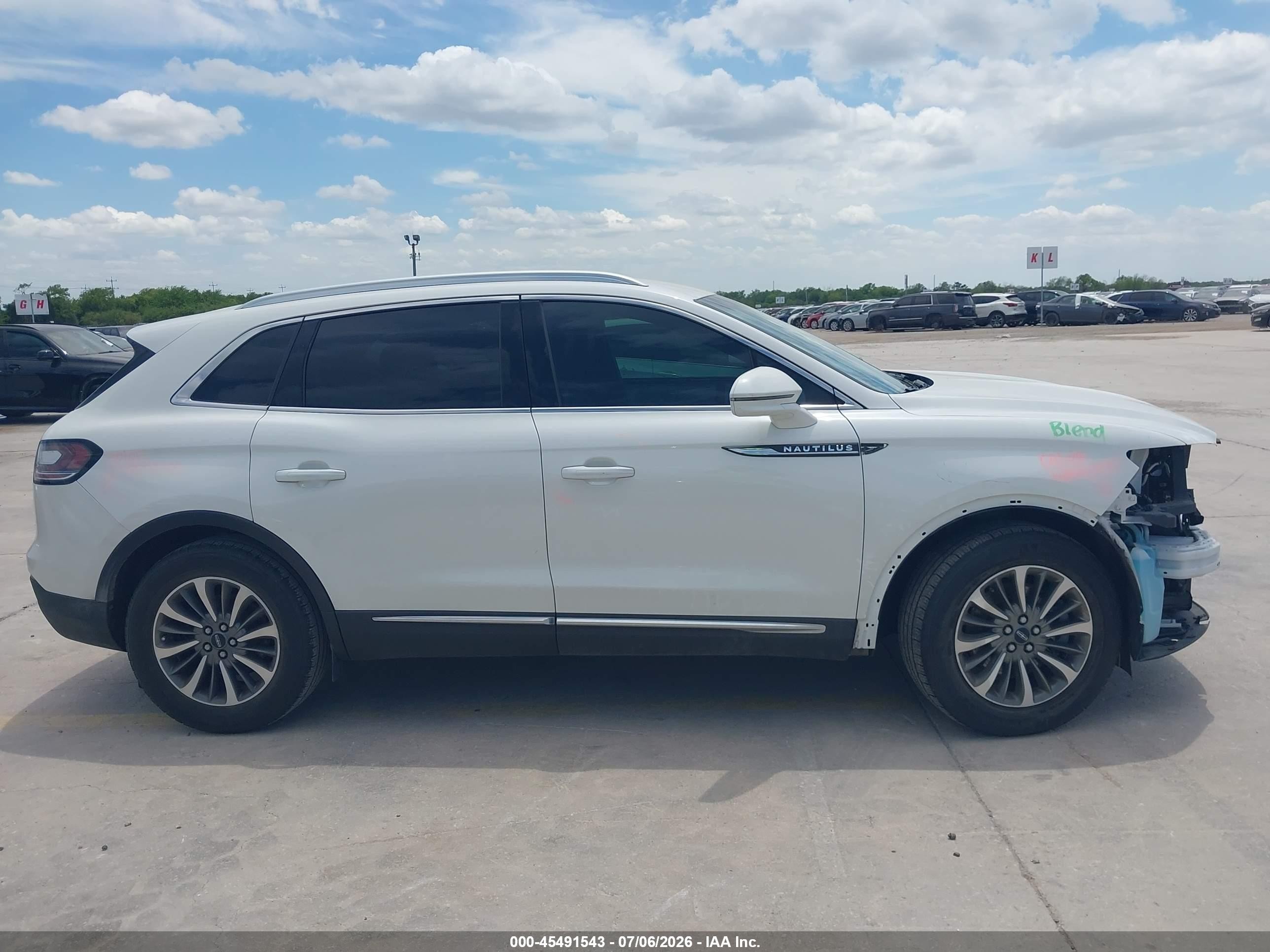 2020 Lincoln Nautilus Standard White vin: 2LMPJ6J9XLBL04600