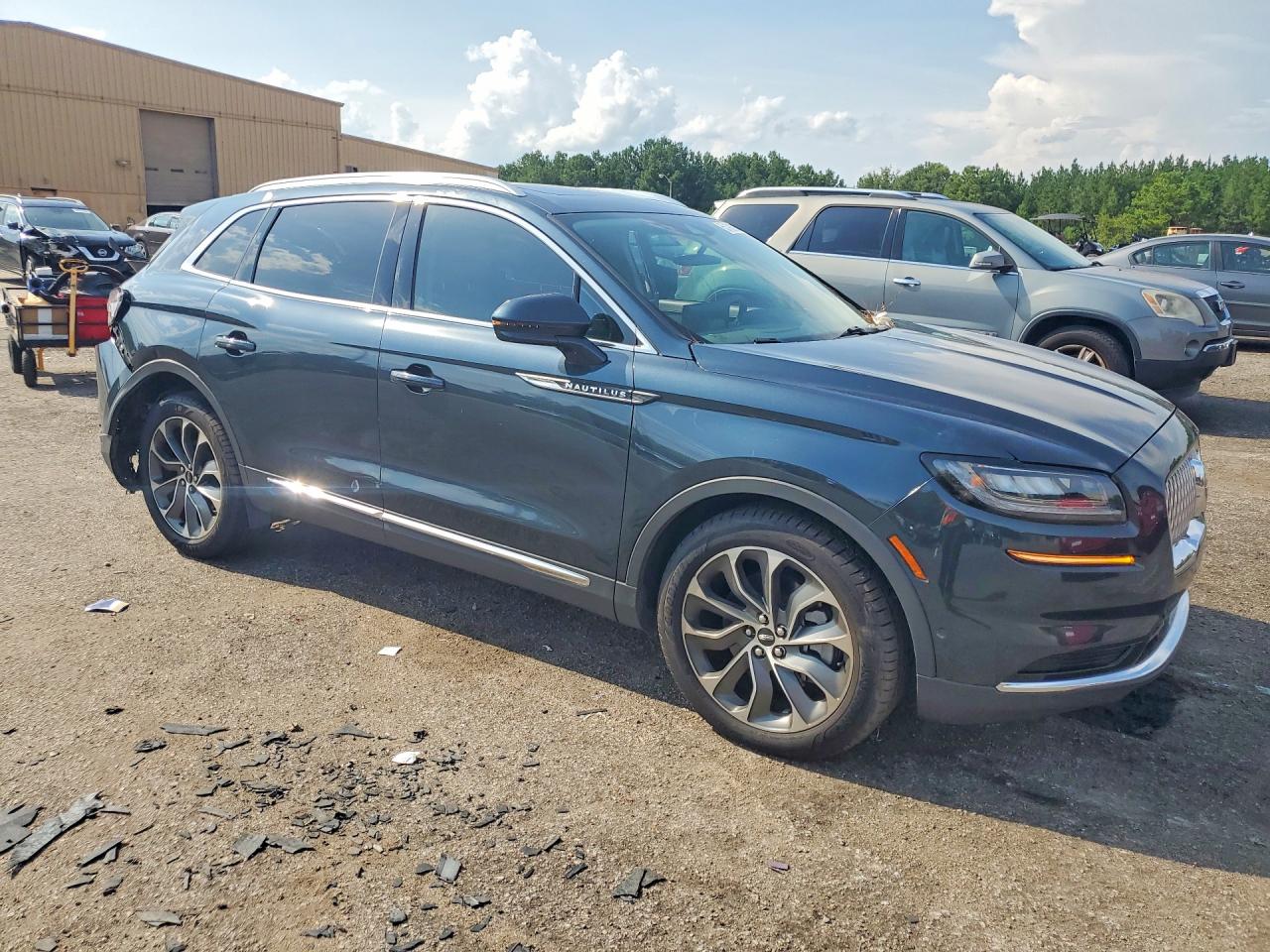 2022 Lincoln Nautilus Reserve Blue vin: 2LMPJ6K91NBL25790