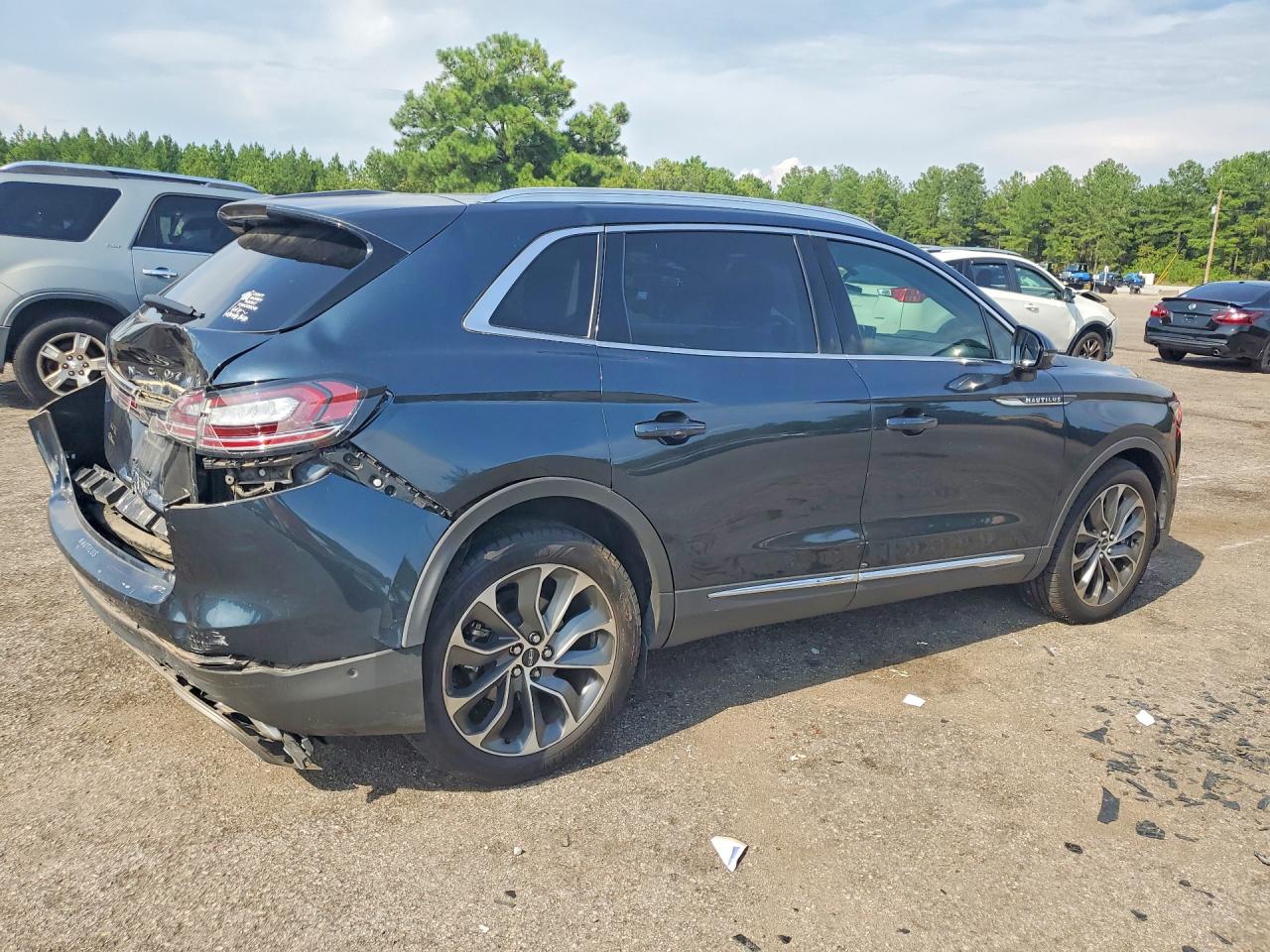 2022 Lincoln Nautilus Reserve Blue vin: 2LMPJ6K91NBL25790