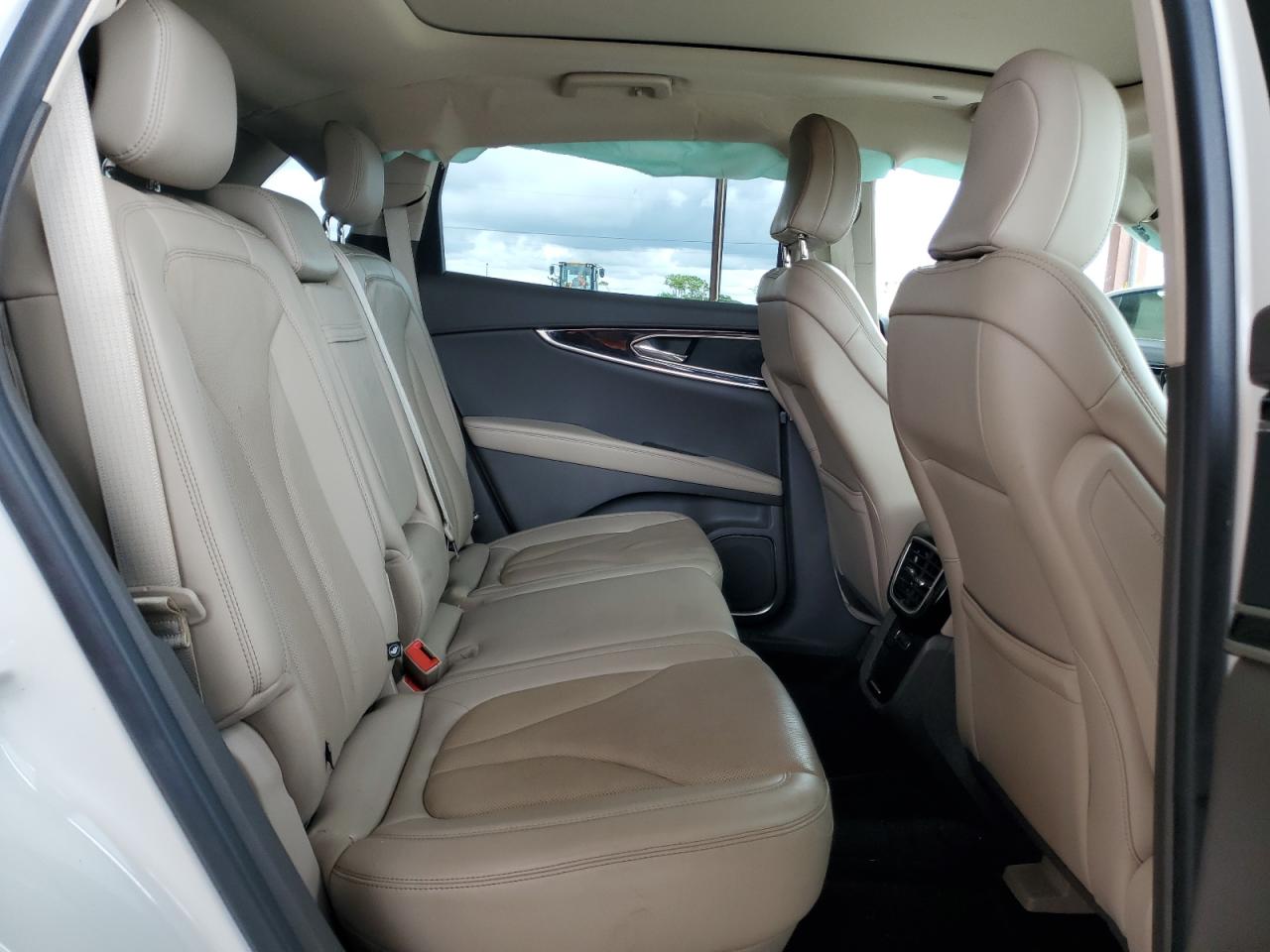 2023 Lincoln Nautilus Reserve White vin: 2LMPJ6K92PBL03994