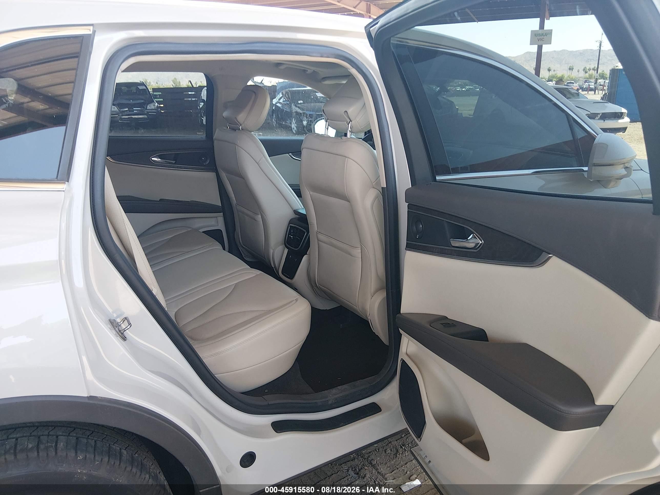 2020 Lincoln Nautilus Reserve Cream vin: 2LMPJ6K97LBL25483