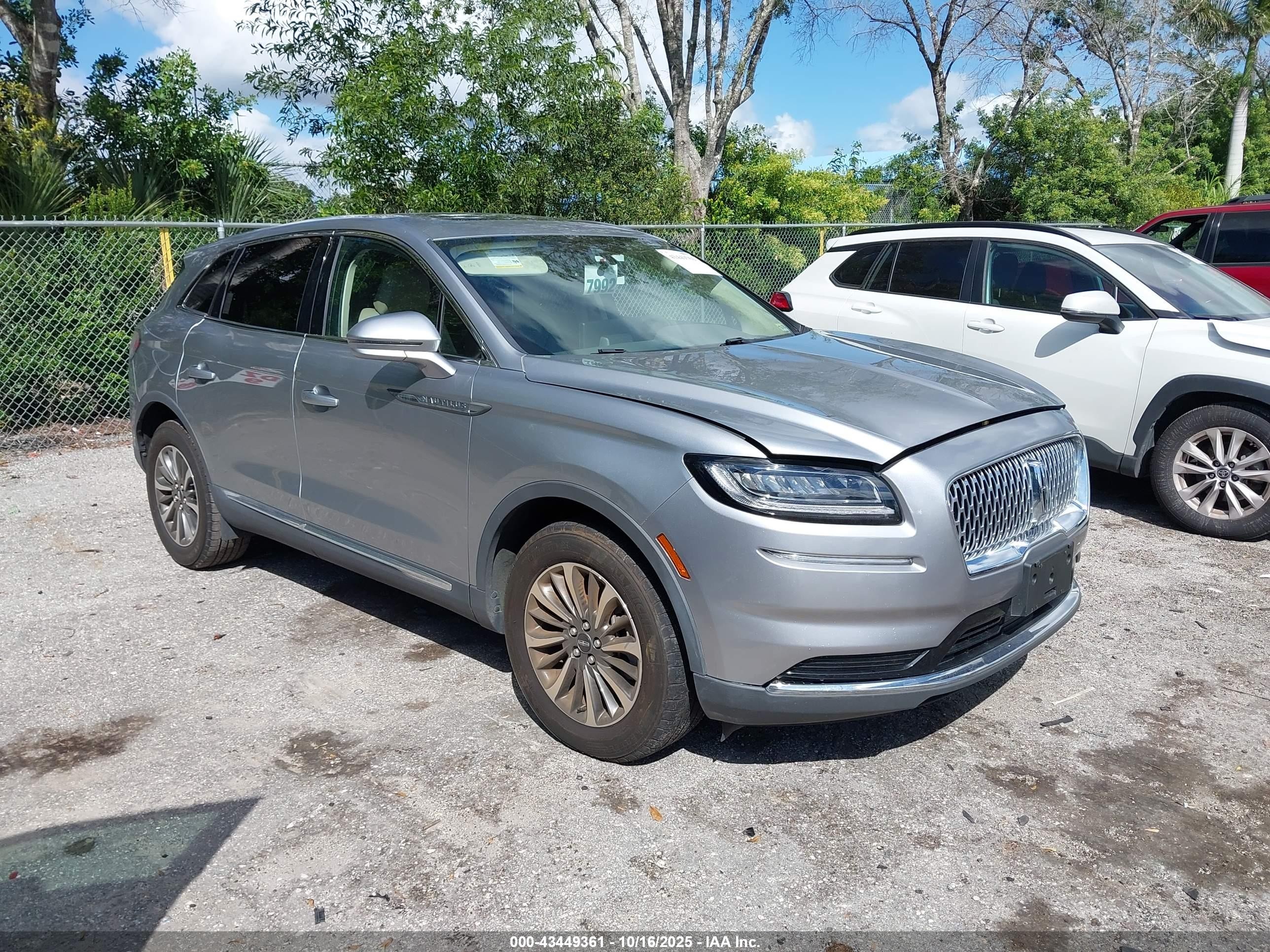 2023 Lincoln Nautilus Reserve Silver vin: 2LMPJ6K98PBL05913