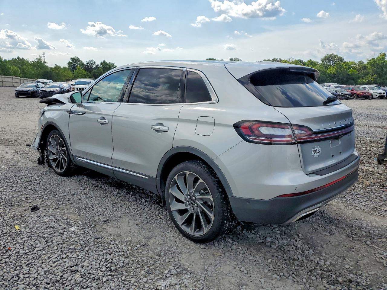 2019 Lincoln Nautilus Reserve Silver vin: 2LMPJ6LP4KBL35237