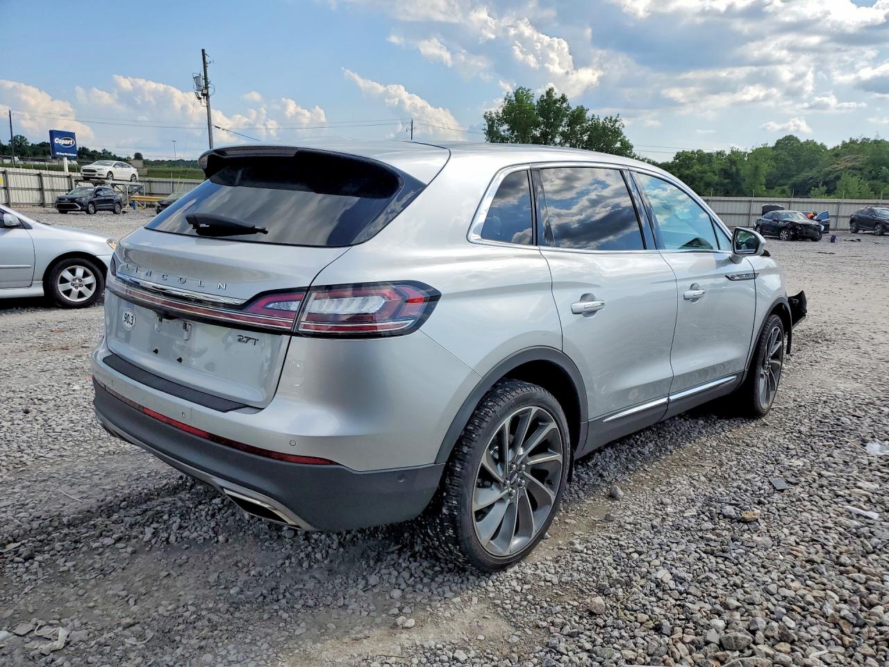 2019 Lincoln Nautilus Reserve Silver vin: 2LMPJ6LP4KBL35237