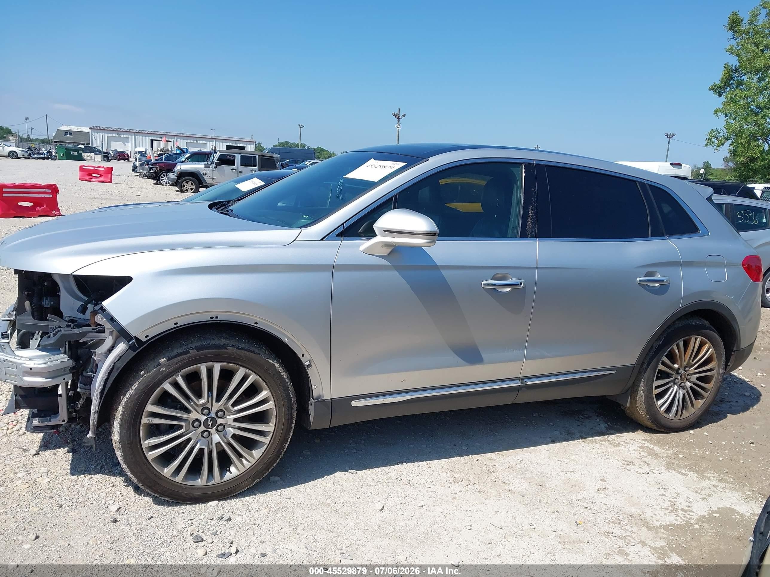 2018 Lincoln Mkx Reserve Silver vin: 2LMPJ6LR1JBL12711