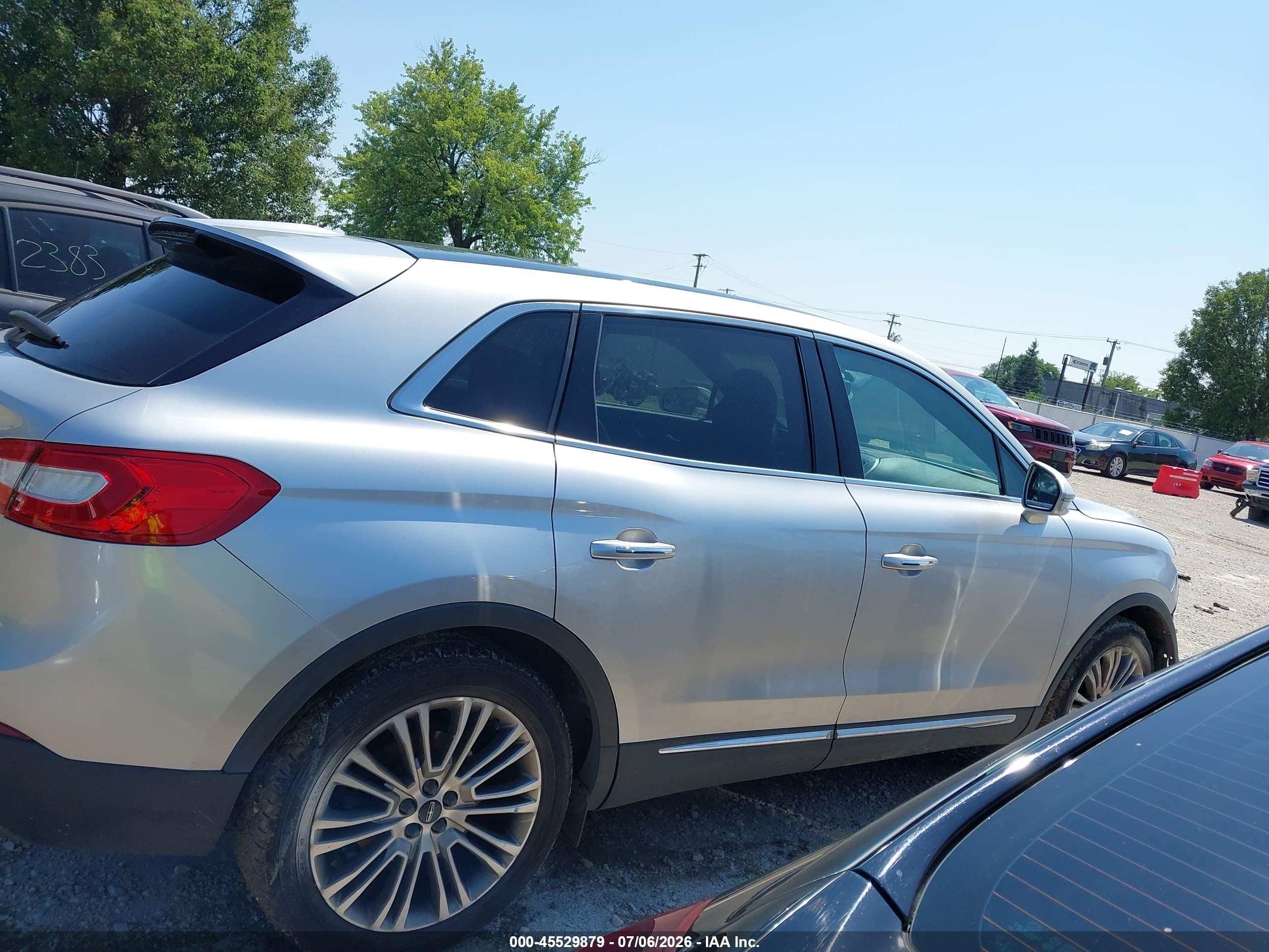 2018 Lincoln Mkx Reserve Silver vin: 2LMPJ6LR1JBL12711