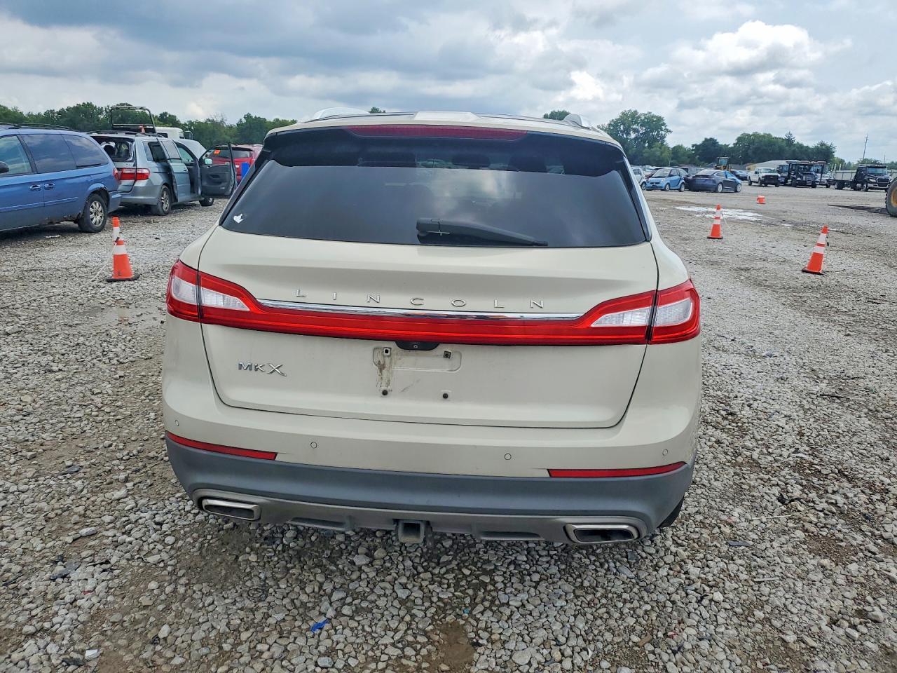 2016 Lincoln Mkx Reserve Gold vin: 2LMPJ6LR9GBL82725