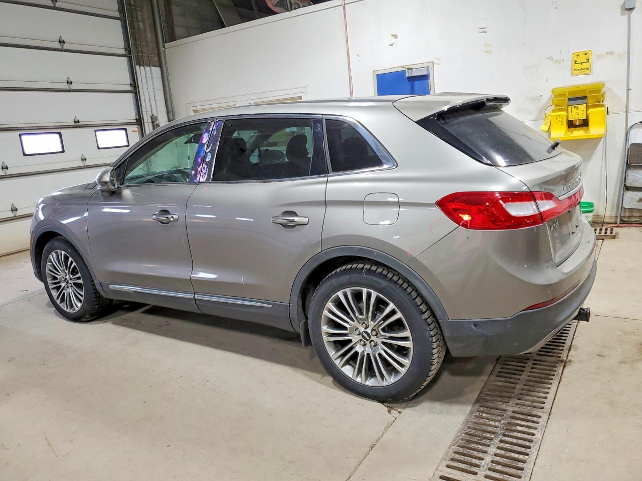2016 Lincoln Mkx Reserve Silver vin: 2LMPJ6LRXGBL22131