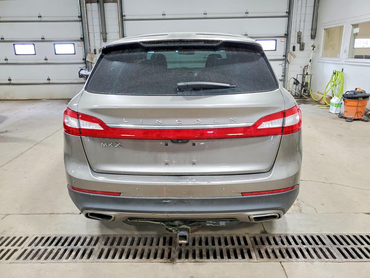 2016 Lincoln Mkx Reserve Silver vin: 2LMPJ6LRXGBL22131