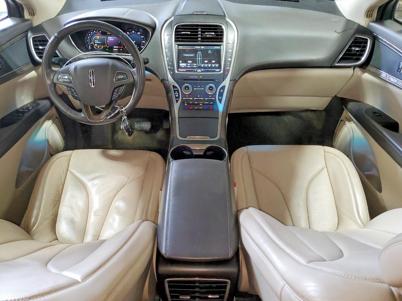 2016 Lincoln Mkx Reserve Silver vin: 2LMPJ6LRXGBL22131