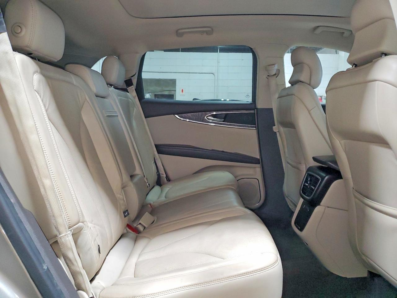 2016 Lincoln Mkx Reserve Silver vin: 2LMPJ6LRXGBL22131