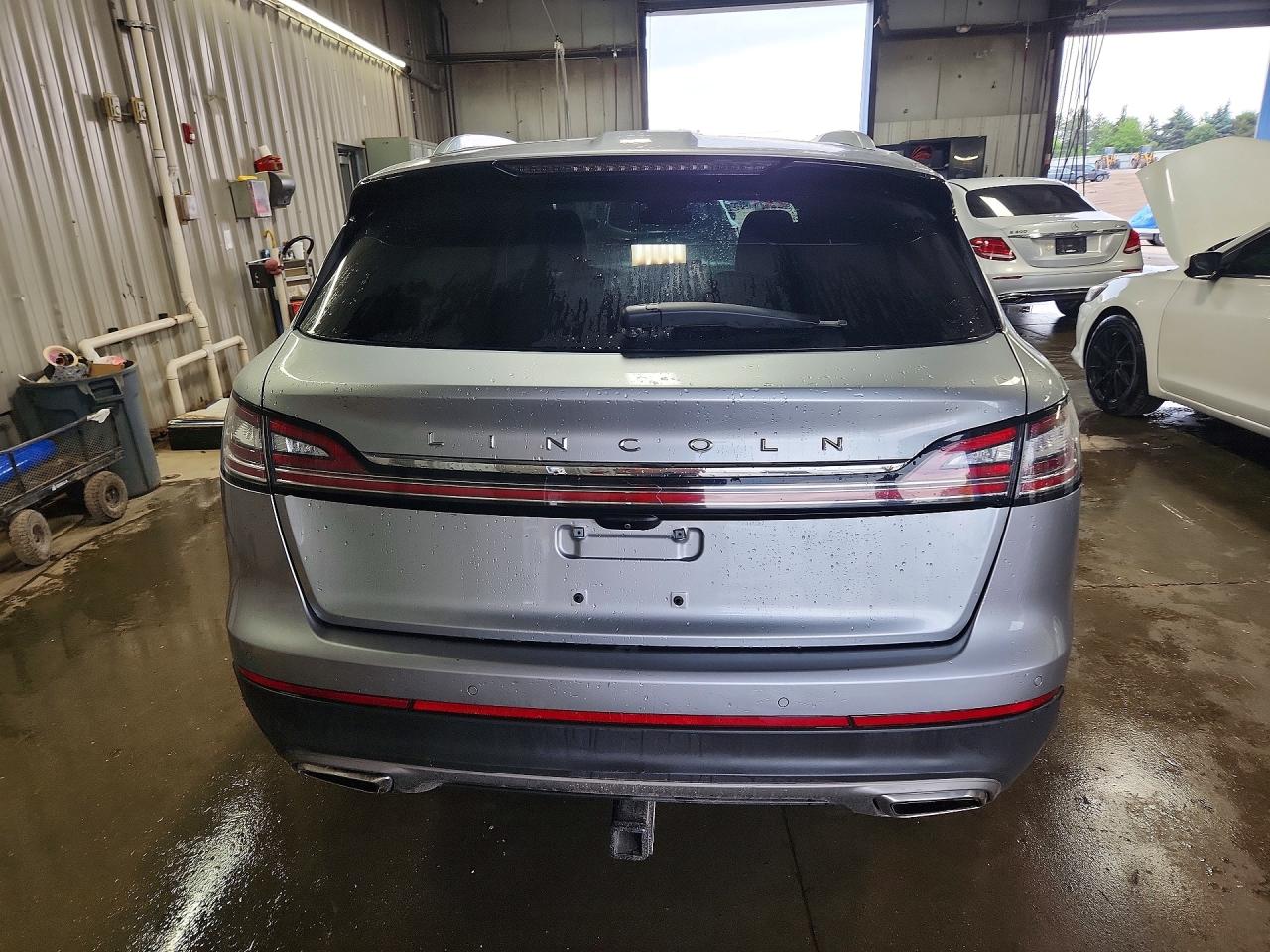 2022 Lincoln Nautilus Серебряный vin: 2LMPJ8J95NBL27135