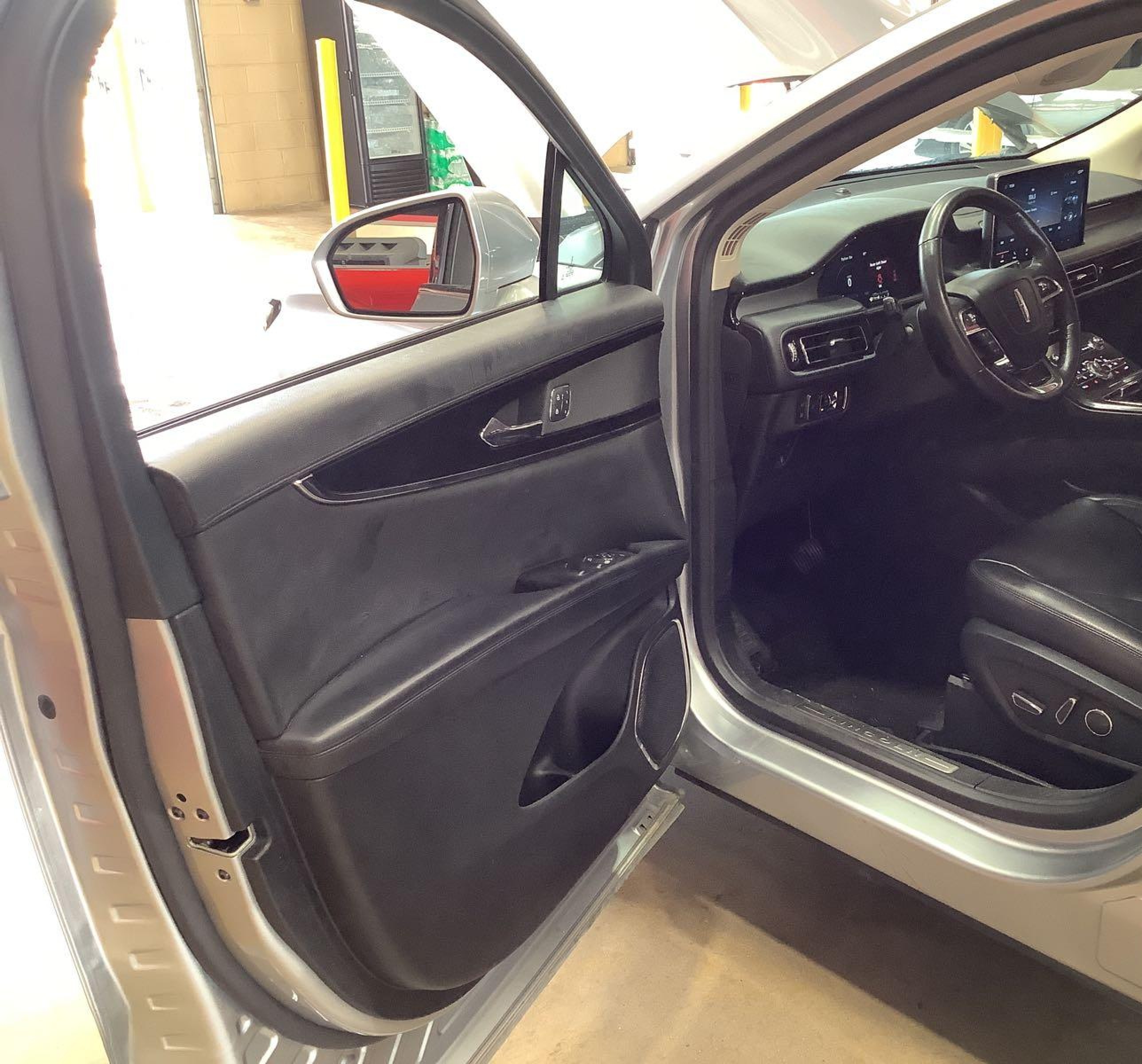 2022 Lincoln Nautilus vin: 2LMPJ8J96NBL11347