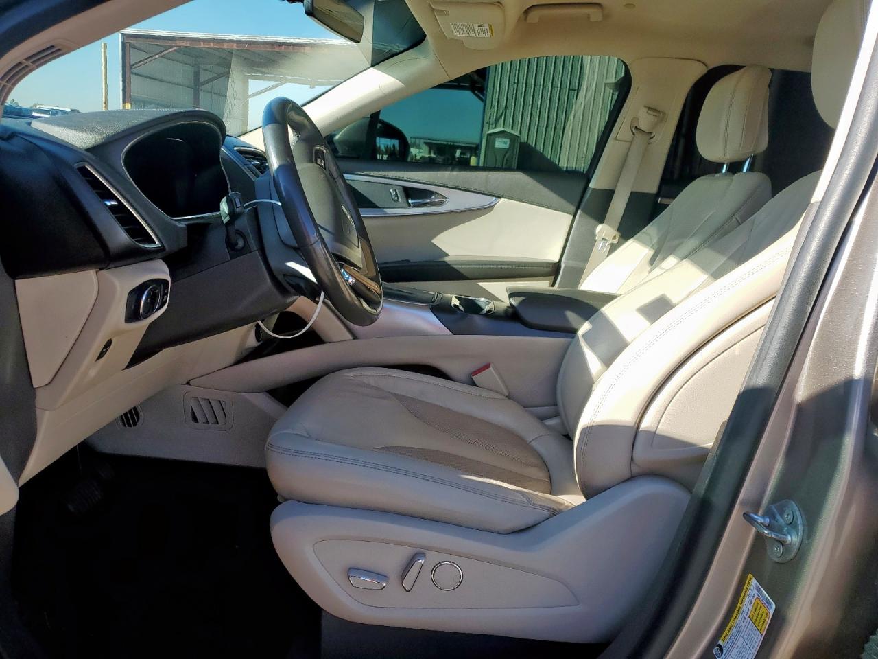 2020 Lincoln Nautilus Gold vin: 2LMPJ8J9XLBL28052