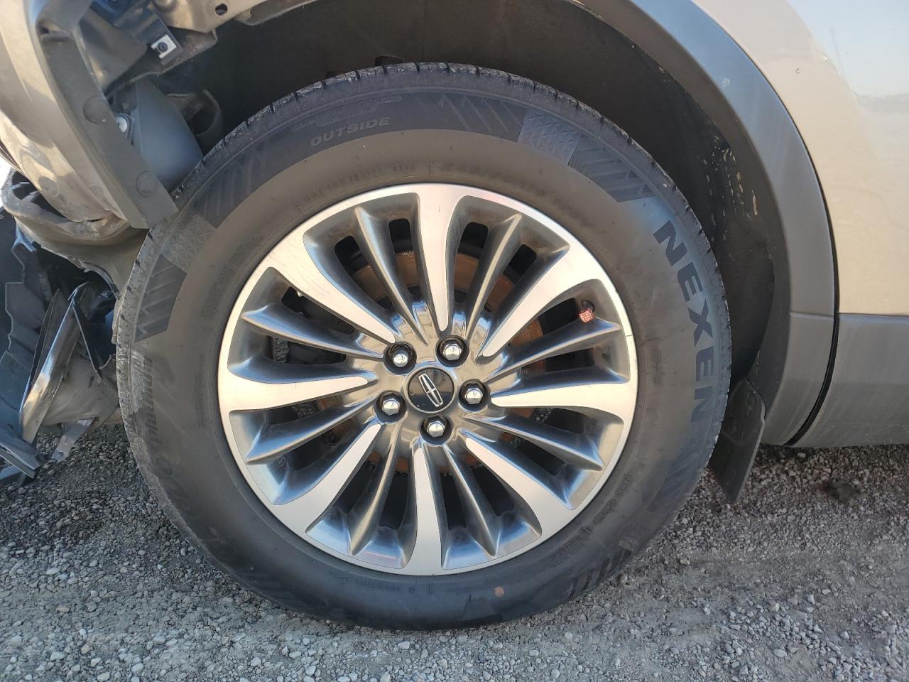 2020 Lincoln Nautilus Gold vin: 2LMPJ8J9XLBL28052 Damage: Right Rear Wheel, Curb Rash, 4 To 5 Inches