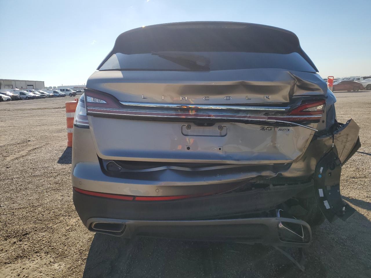 2020 Lincoln Nautilus Gold vin: 2LMPJ8J9XLBL28052 Damage: Lift Gate, Severe Damage, Replacement Required