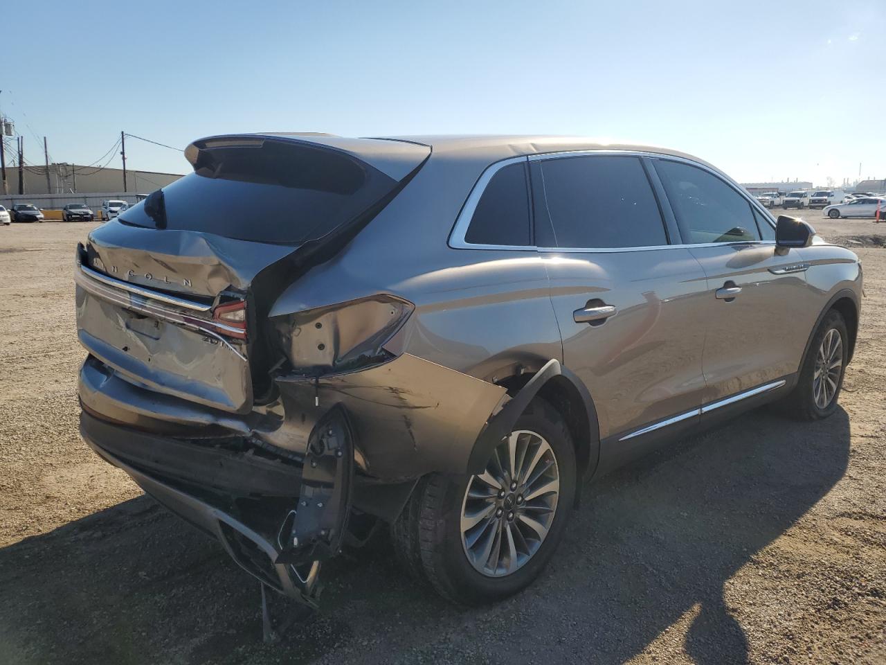 2020 Lincoln Nautilus Gold vin: 2LMPJ8J9XLBL28052 Damage: Right Tail Light, Missing, Replacement Required