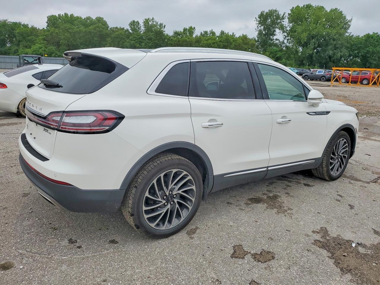 2020 Lincoln Nautilus Reserve White vin: 2LMPJ8K92LBL15892