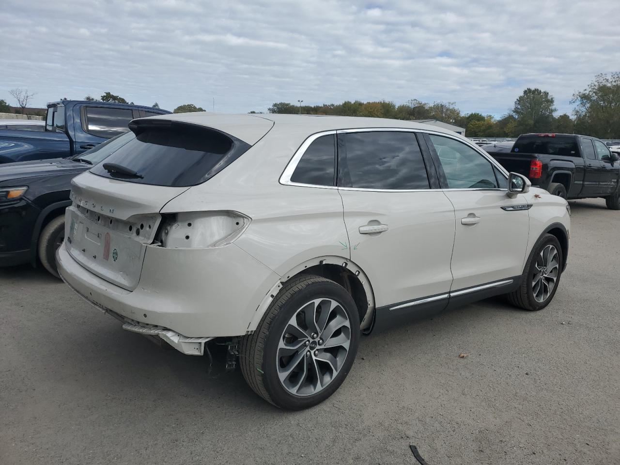 2023 Lincoln Nautilus Reserve Gray vin: 2LMPJ8K92PBL11234