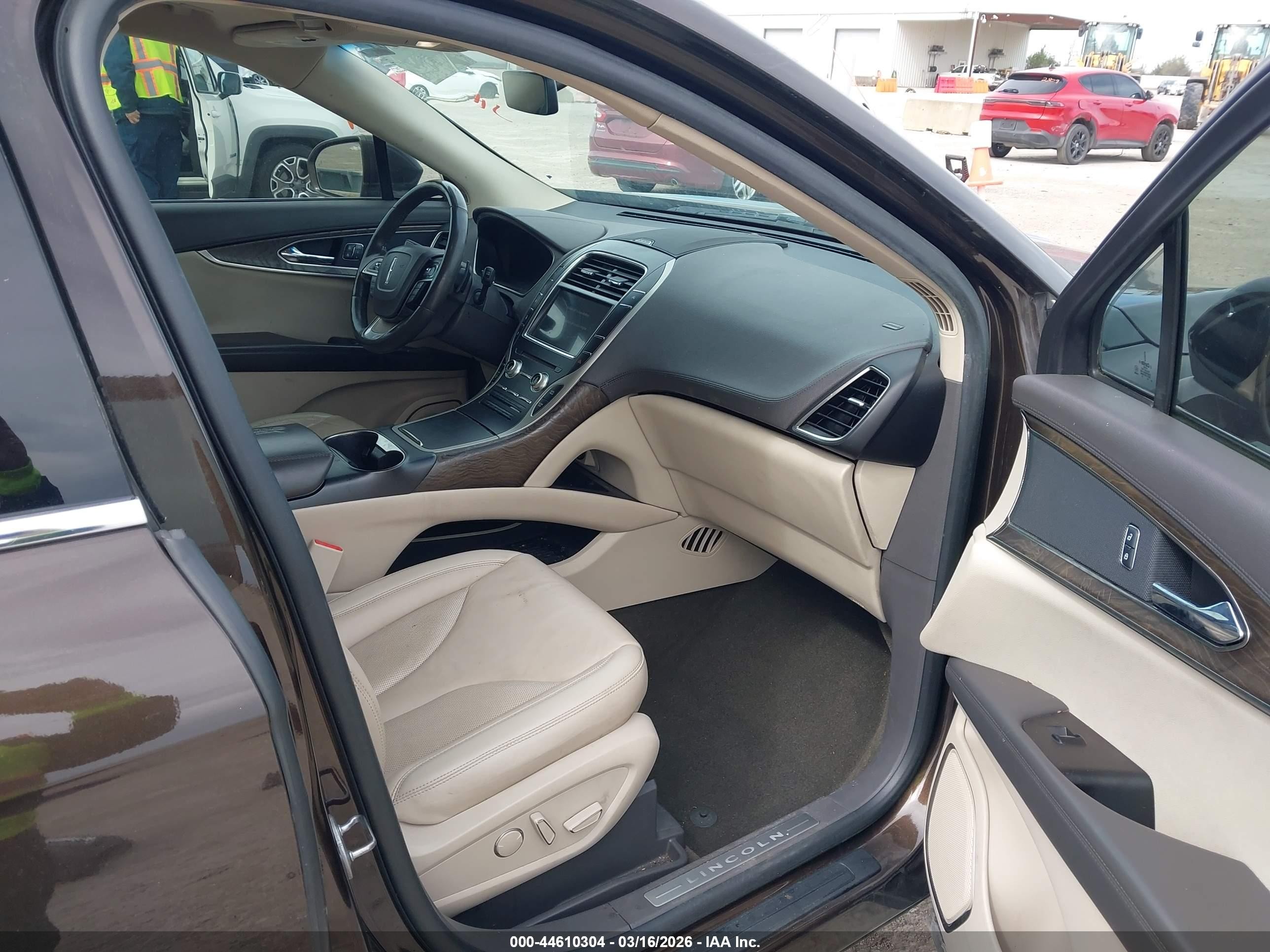 2019 Lincoln Nautilus Select Brown vin: 2LMPJ8K94KBL31395