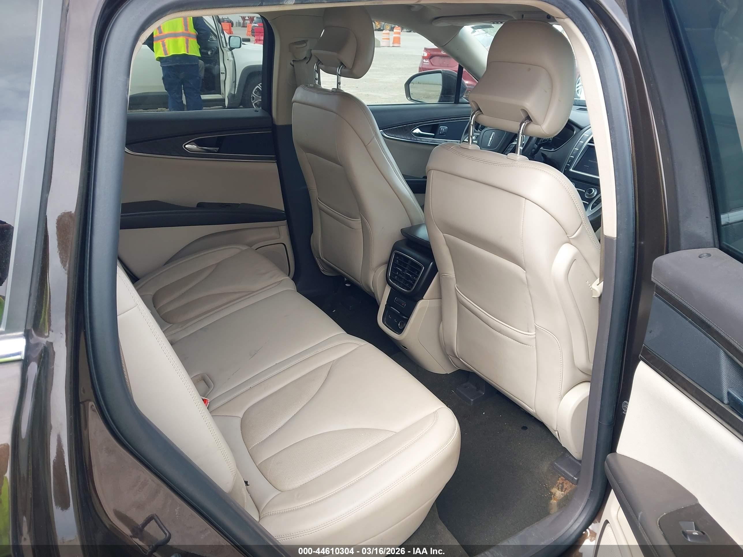 2019 Lincoln Nautilus Select Brown vin: 2LMPJ8K94KBL31395