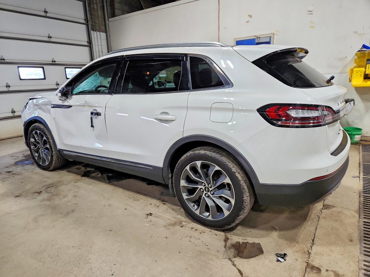 2021 Lincoln Nautilus Reserve White vin: 2LMPJ8K96MBL11653