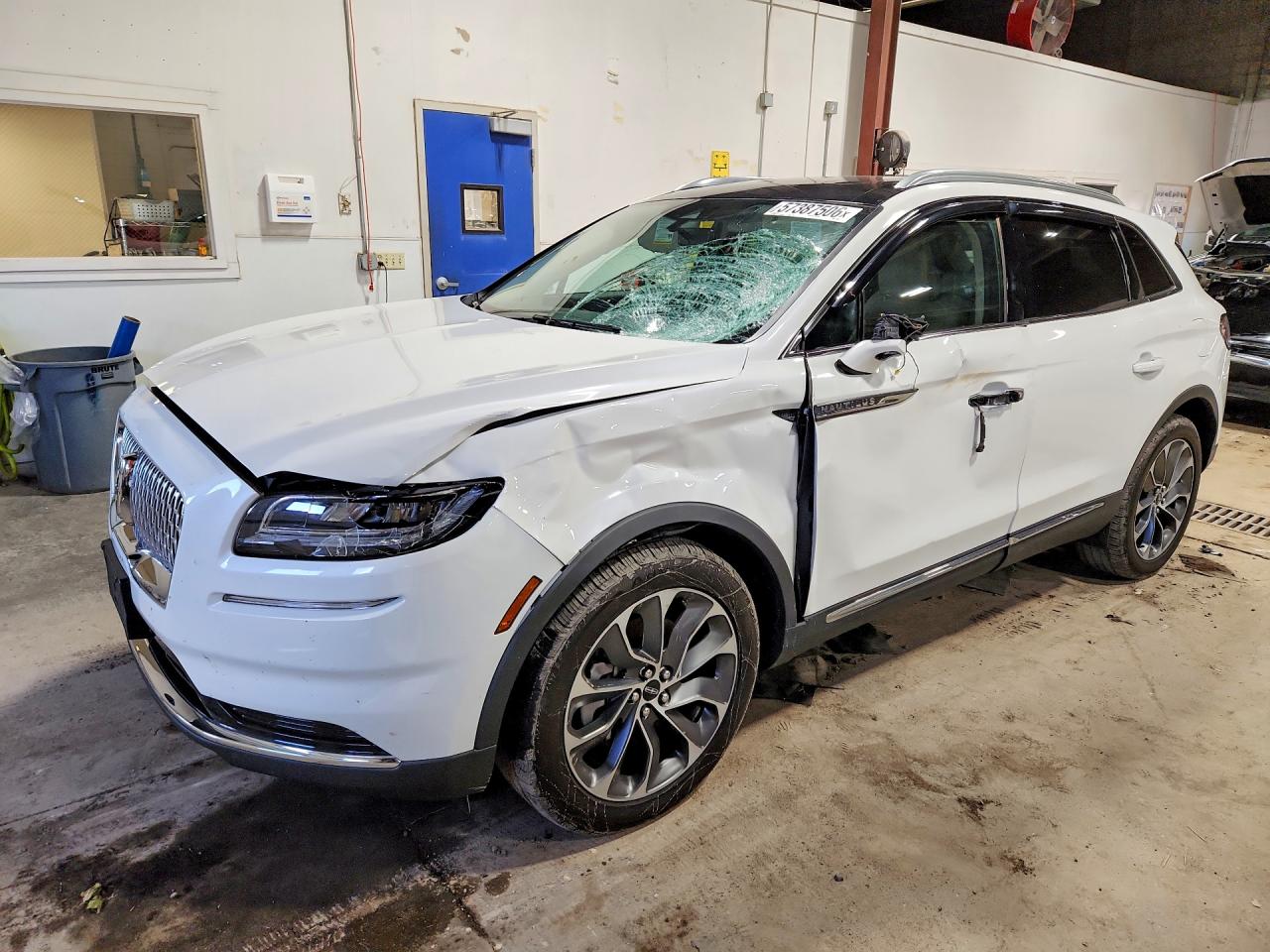 2021 Lincoln Nautilus Reserve White vin: 2LMPJ8K96MBL11653