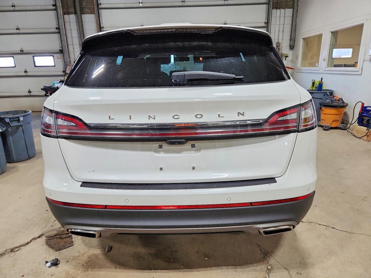 2021 Lincoln Nautilus Reserve White vin: 2LMPJ8K96MBL11653