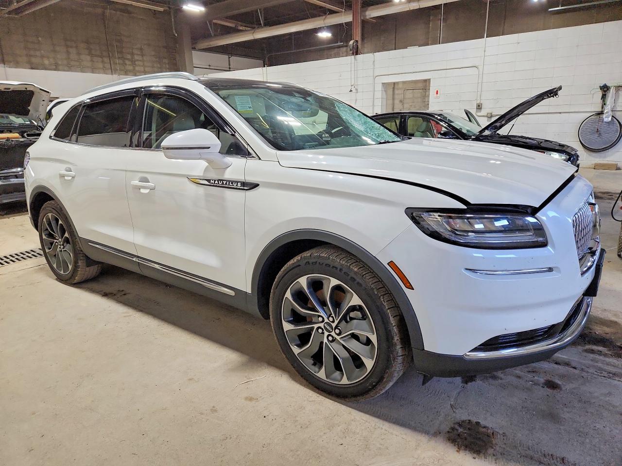 2021 Lincoln Nautilus Reserve White vin: 2LMPJ8K96MBL11653
