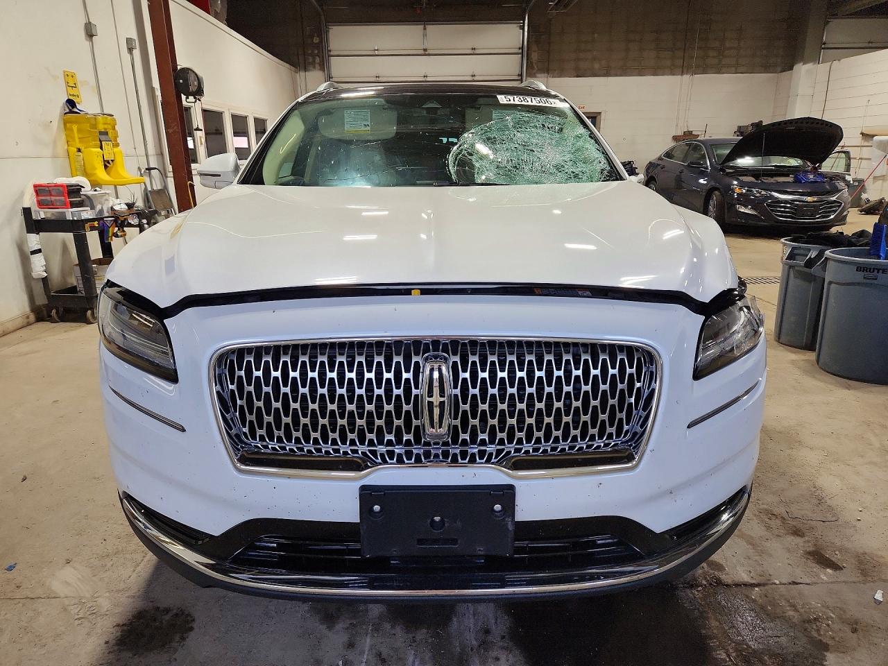 2021 Lincoln Nautilus Reserve White vin: 2LMPJ8K96MBL11653