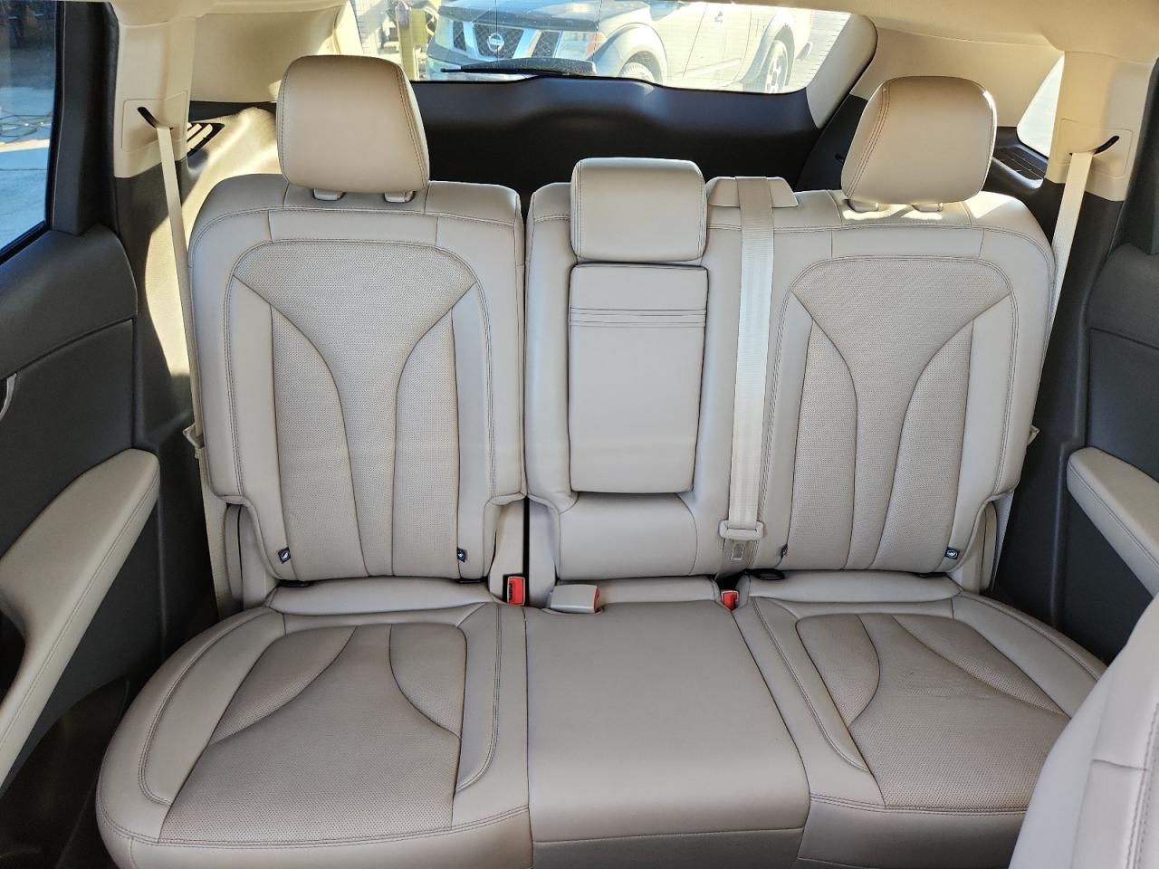2021 Lincoln Nautilus Reserve Beige vin: 2LMPJ8K99MBL09251