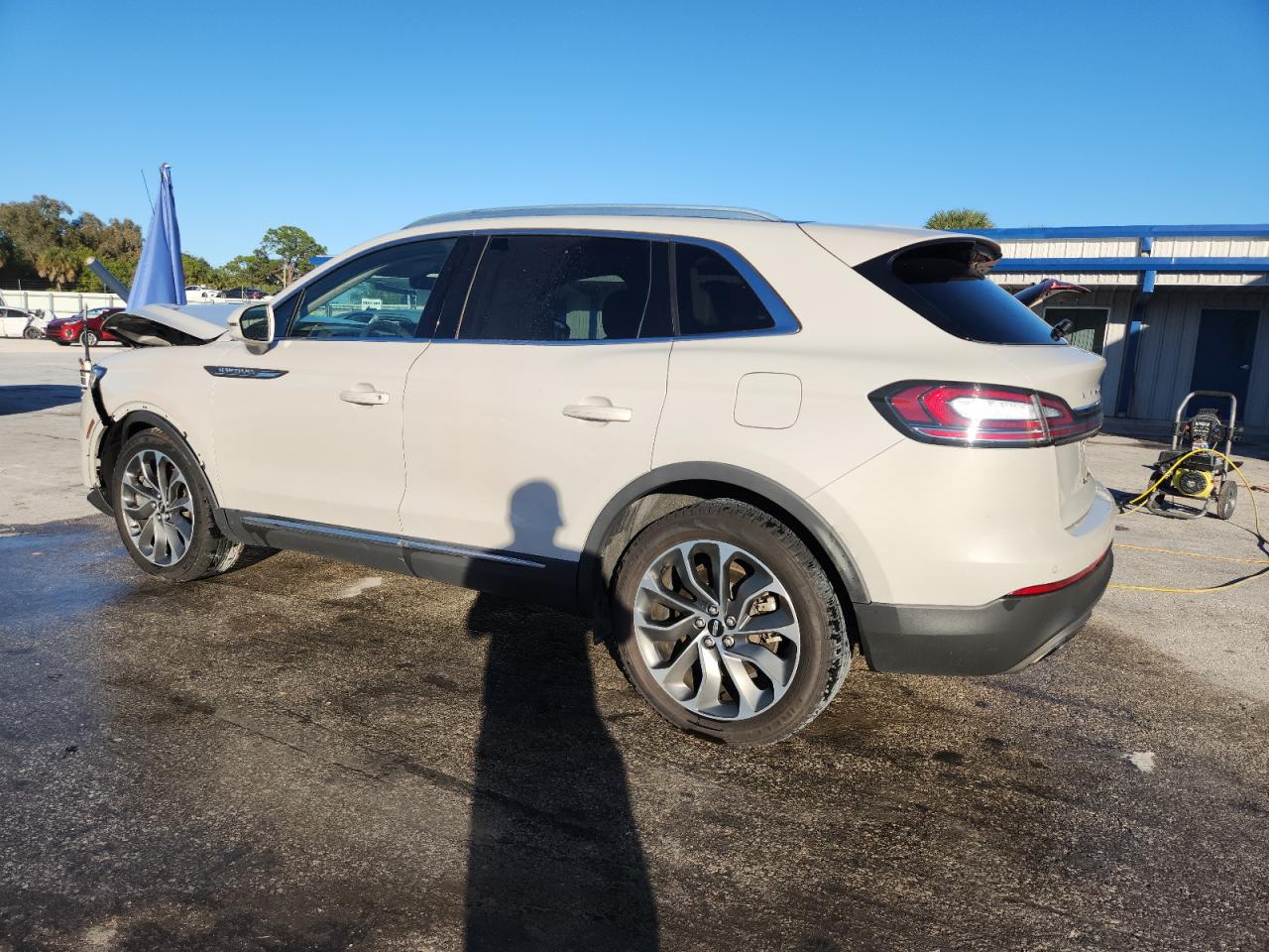 2021 Lincoln Nautilus Reserve Beige vin: 2LMPJ8K99MBL09251