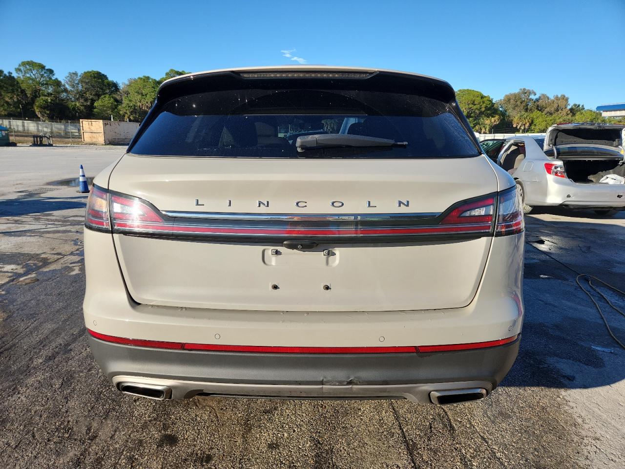 2021 Lincoln Nautilus Reserve Beige vin: 2LMPJ8K99MBL09251