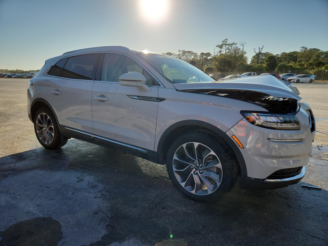 2021 Lincoln Nautilus Reserve Beige vin: 2LMPJ8K99MBL09251