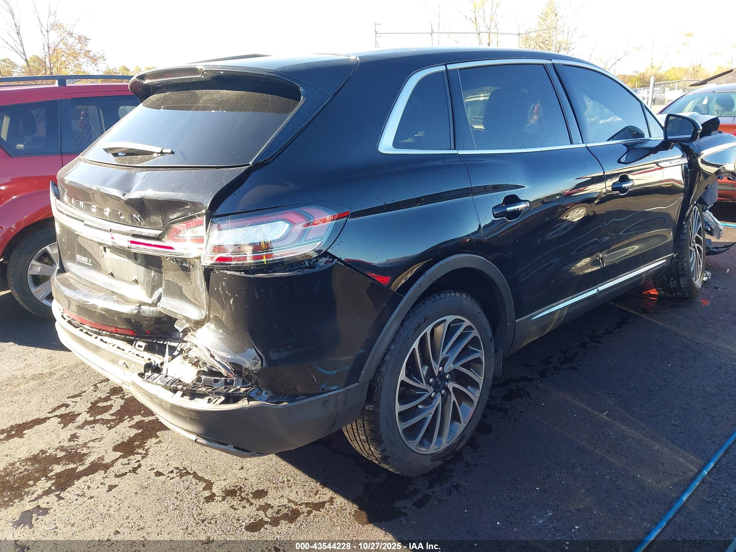 2020 Lincoln Nautilus Reserve Черный vin: 2LMPJ8K9XLBL19219
