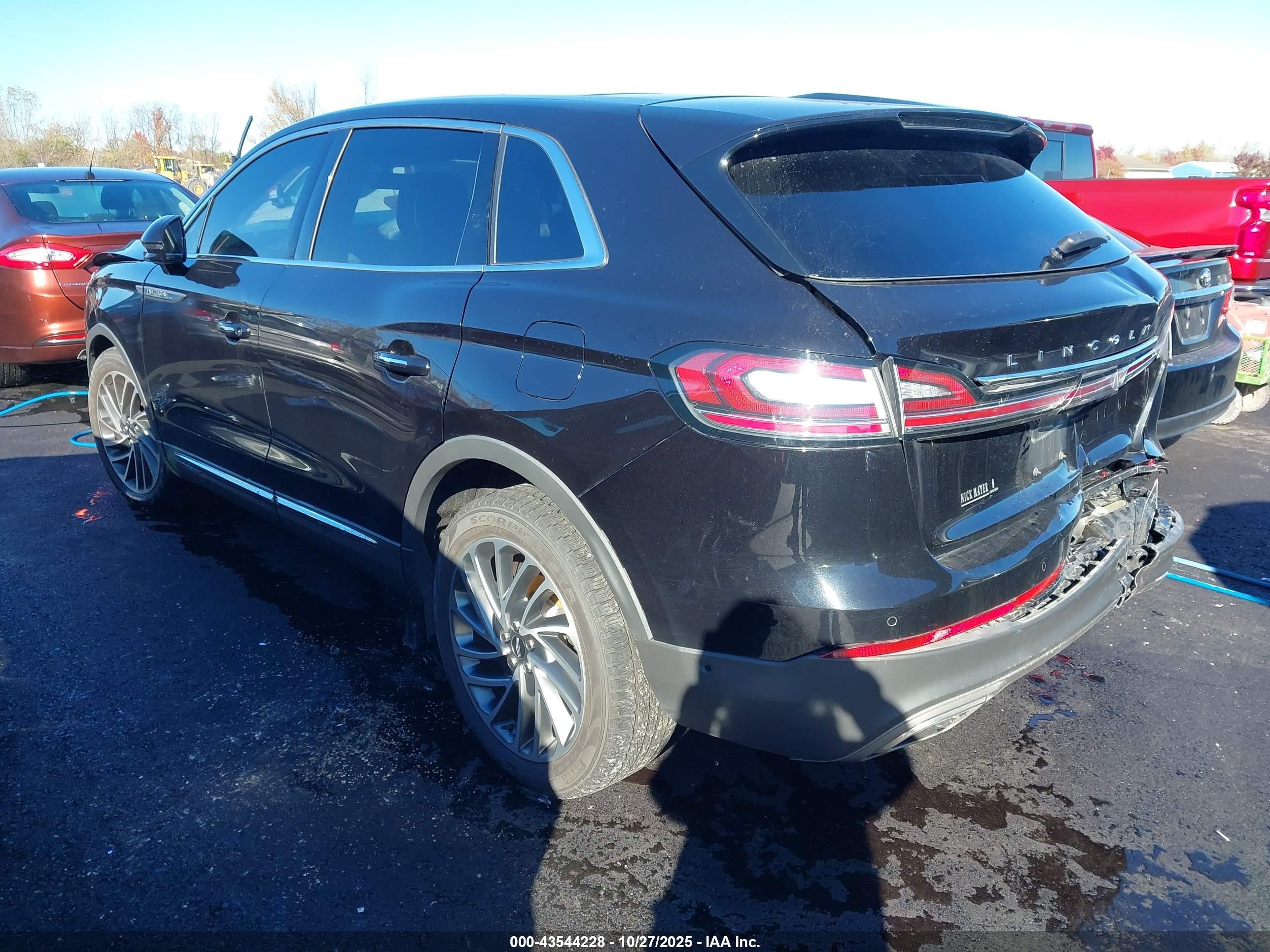 2020 Lincoln Nautilus Reserve Черный vin: 2LMPJ8K9XLBL19219